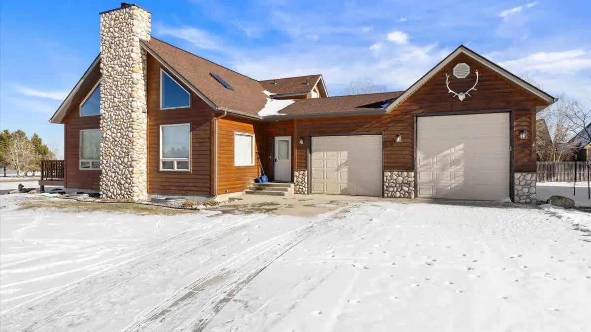 Mountain View Tee and Ski