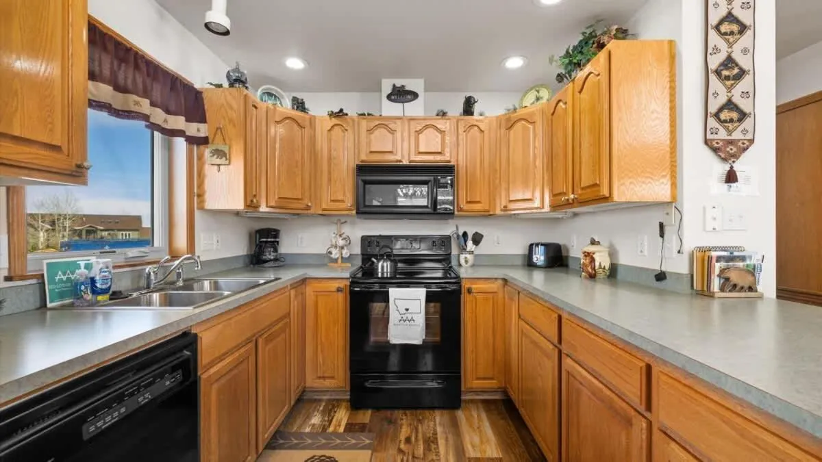 Mountain View Tee and Ski