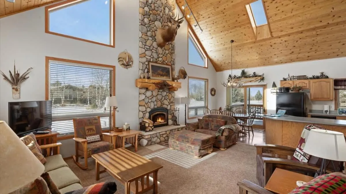 Mountain View Tee and Ski