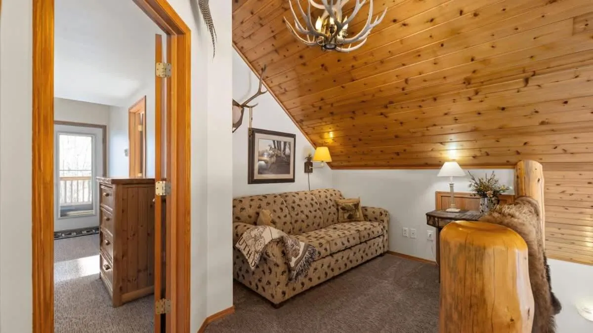 Mountain View Tee and Ski