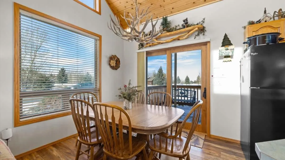 Mountain View Tee and Ski