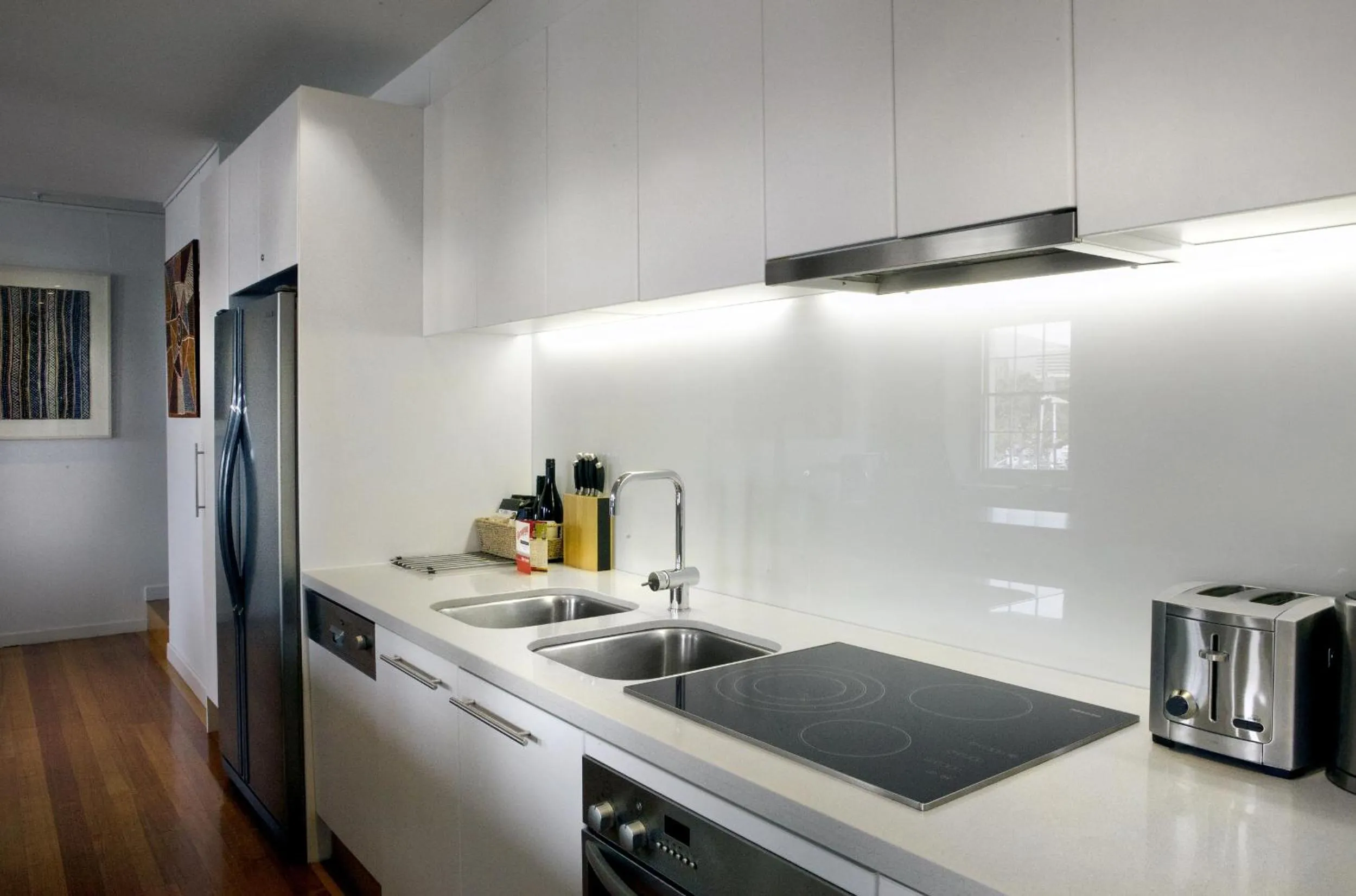 Kitchen or kitchenette in Sullivans Cove Apartments