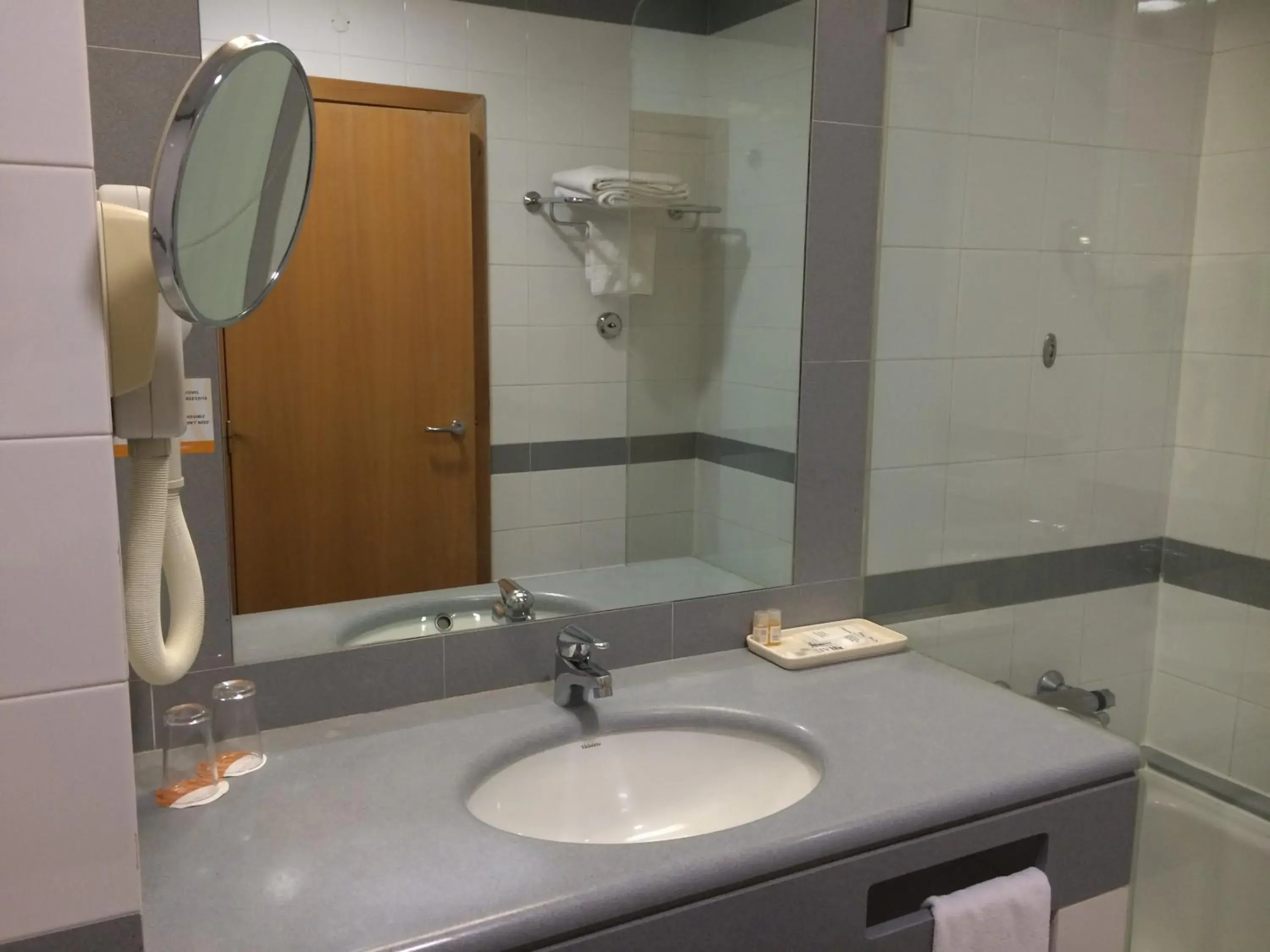 Single Room in Riviera Hotel Single Room in Riviera Hotel