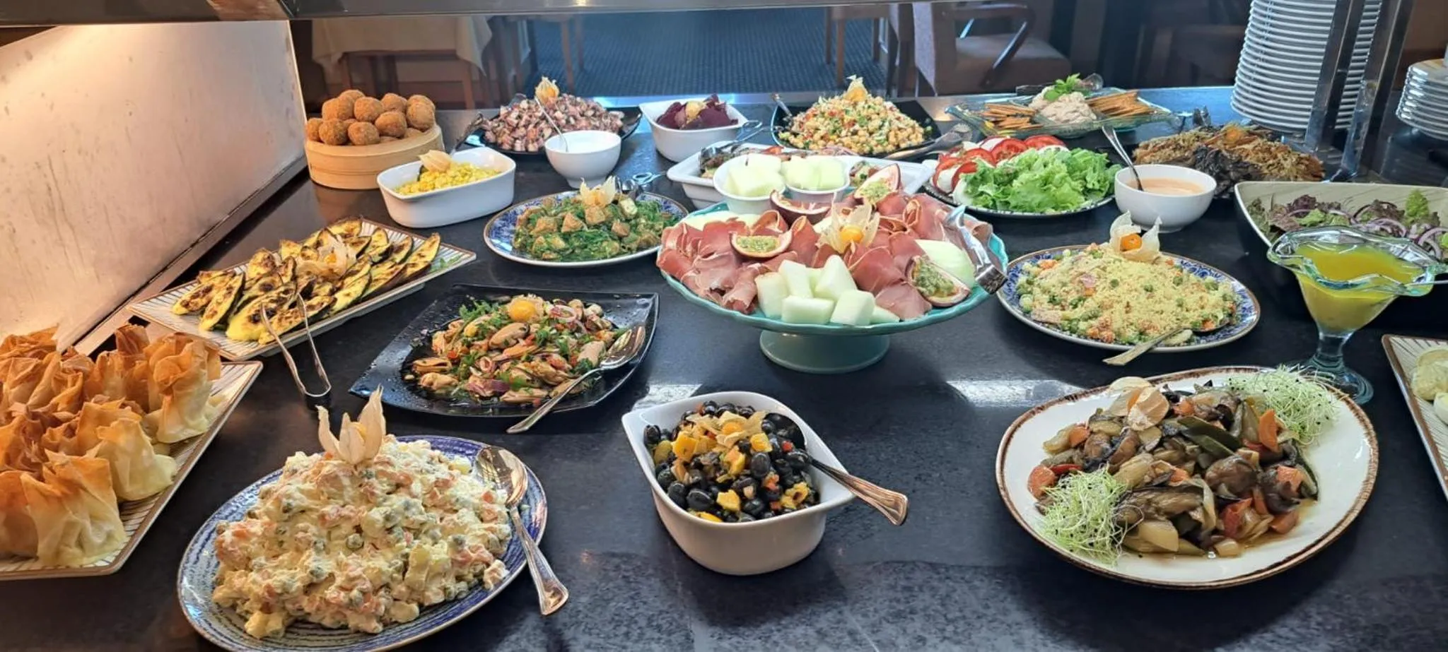 Restaurant/places to eat in Riviera Hotel