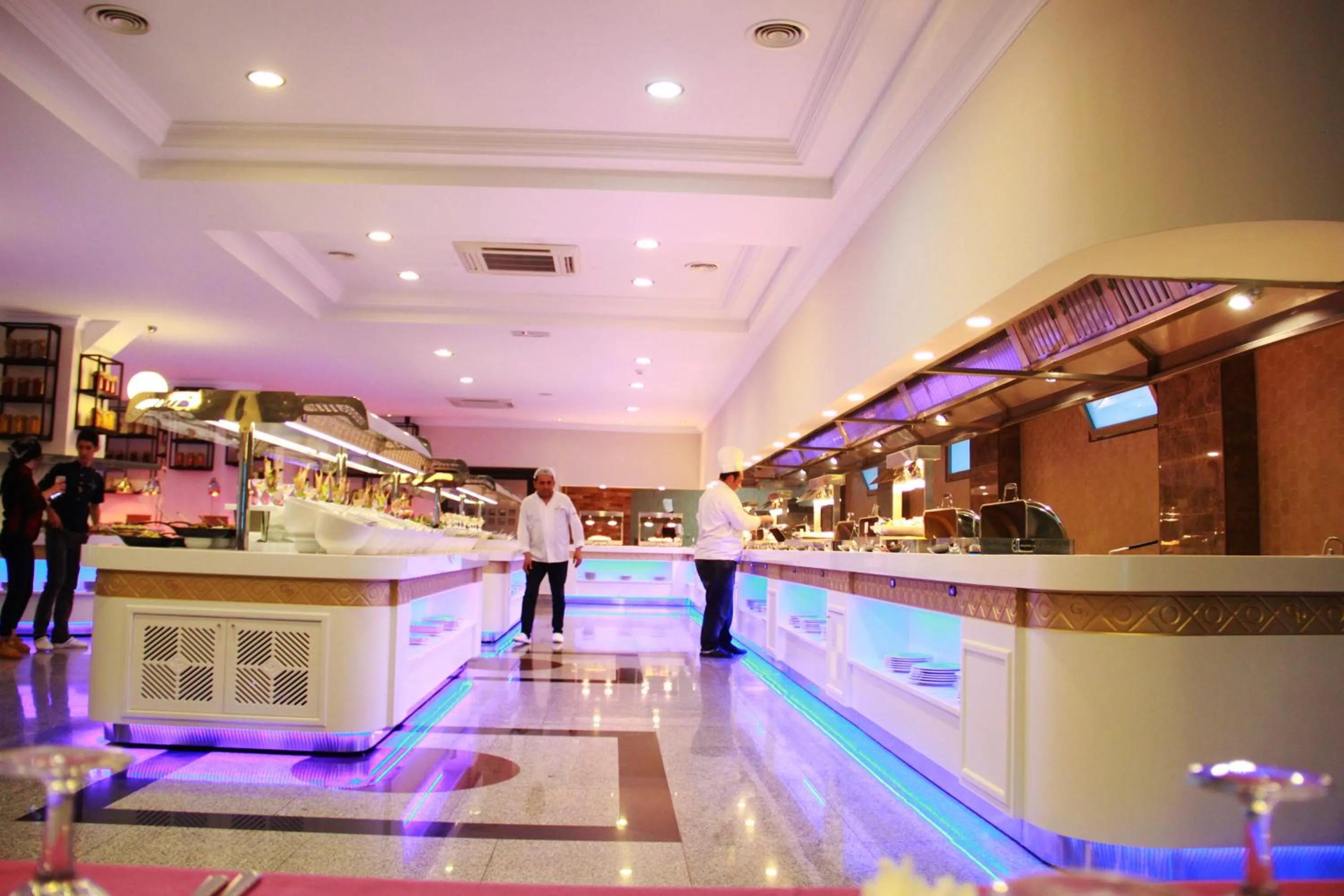 Restaurant/places to eat in Grand Pasa Hotel