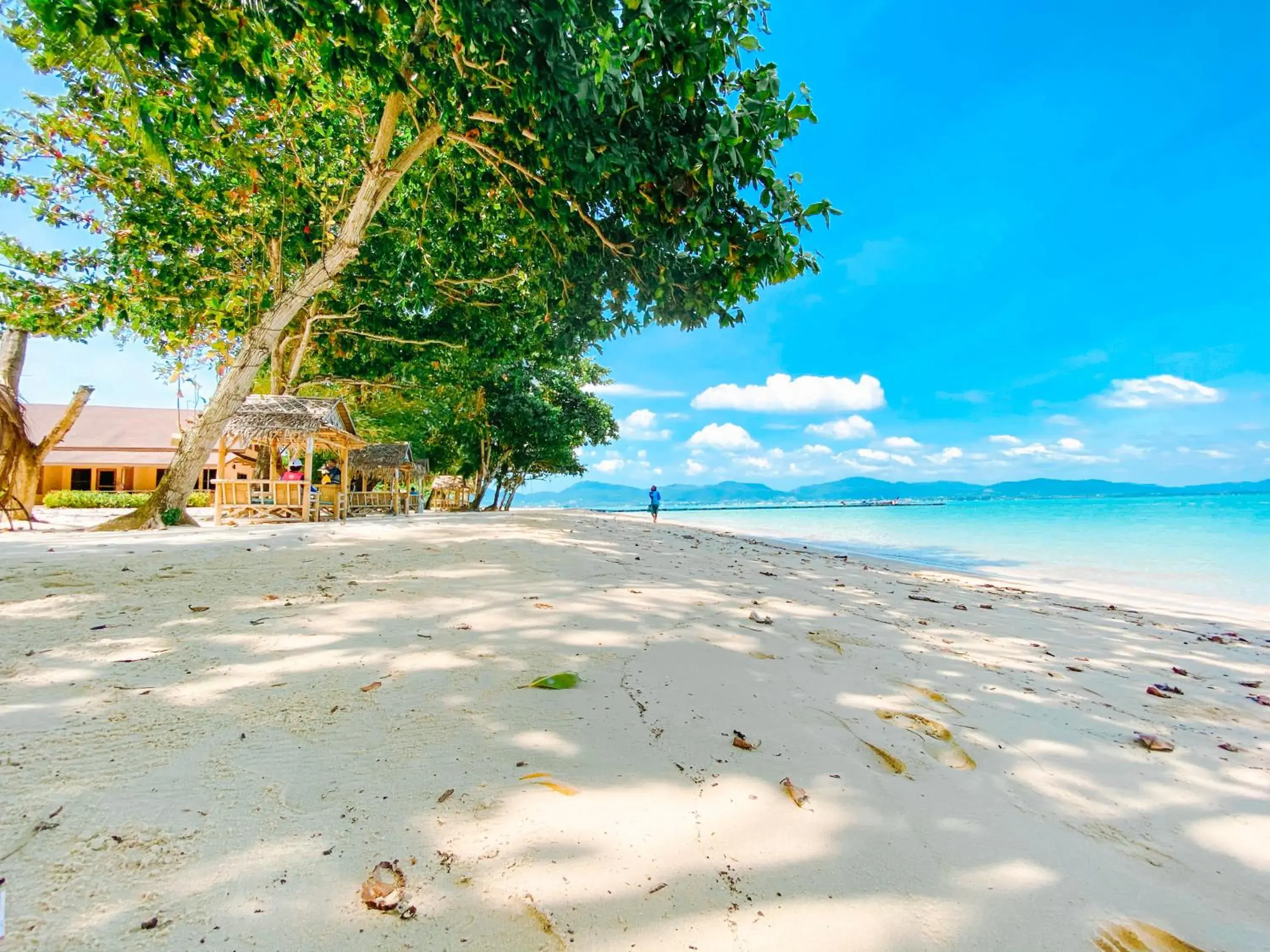 Deluxe Beachfront Suite in Cruiser Island By Swiss-Belhotel Deluxe Beachfront Suite in Cruiser Island By Swiss-Belhotel