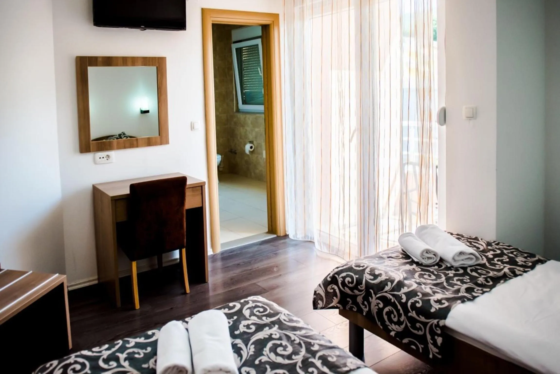 TV and multimedia, Bed in Hotel Villa Monako