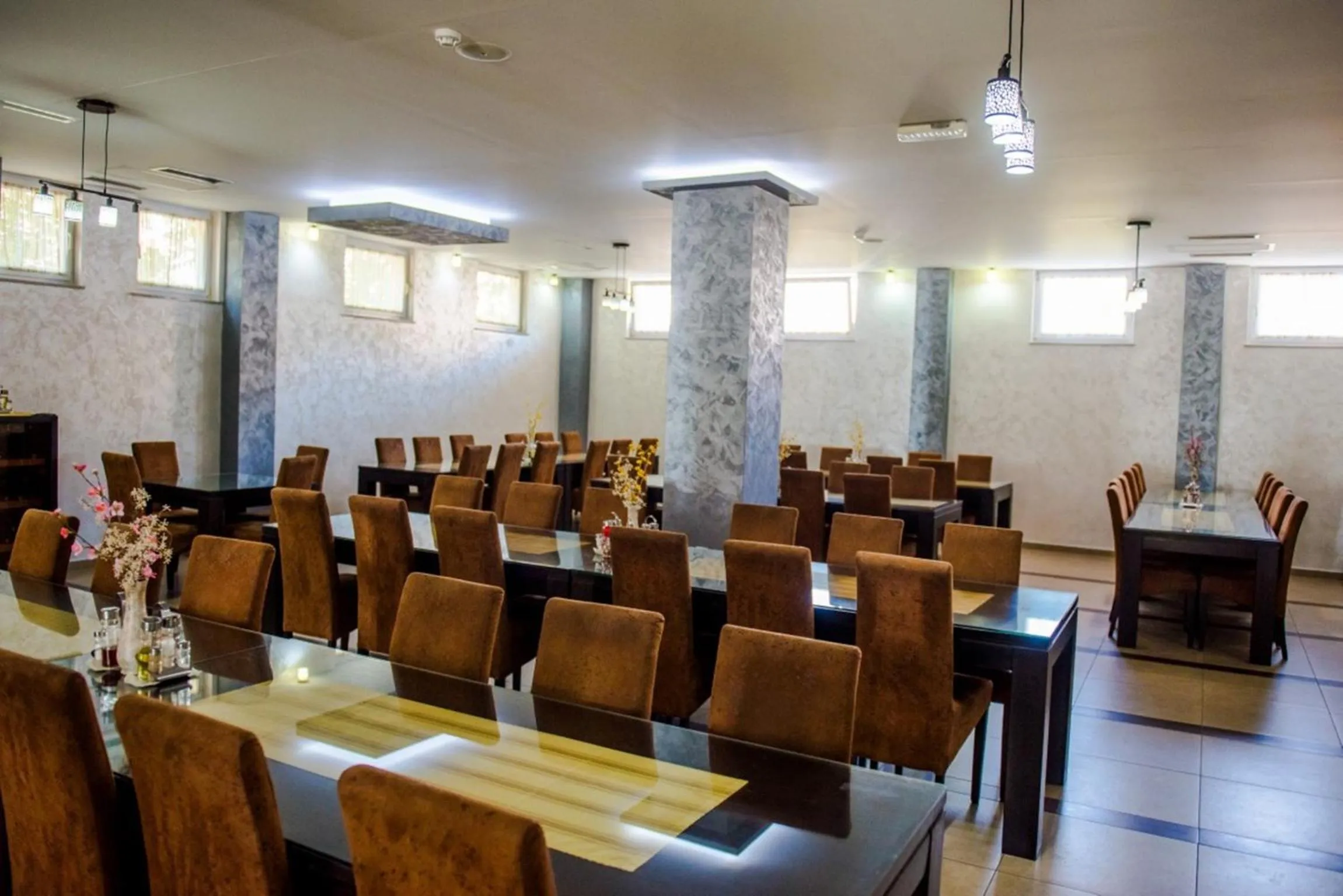 Restaurant/places to eat in Hotel Villa Monako