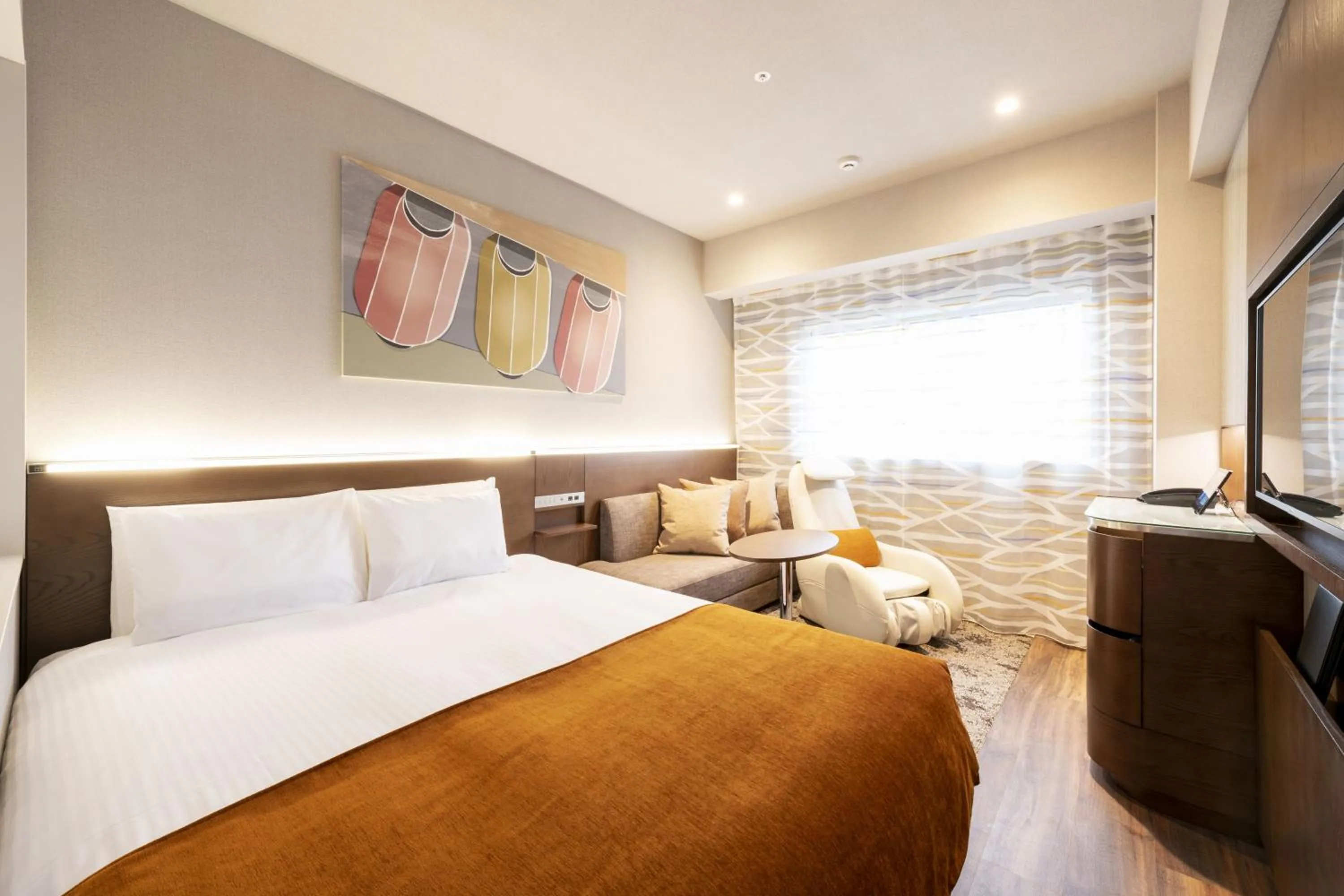 Communal lounge/ TV room, Bed in remm Tokyo Kyobashi