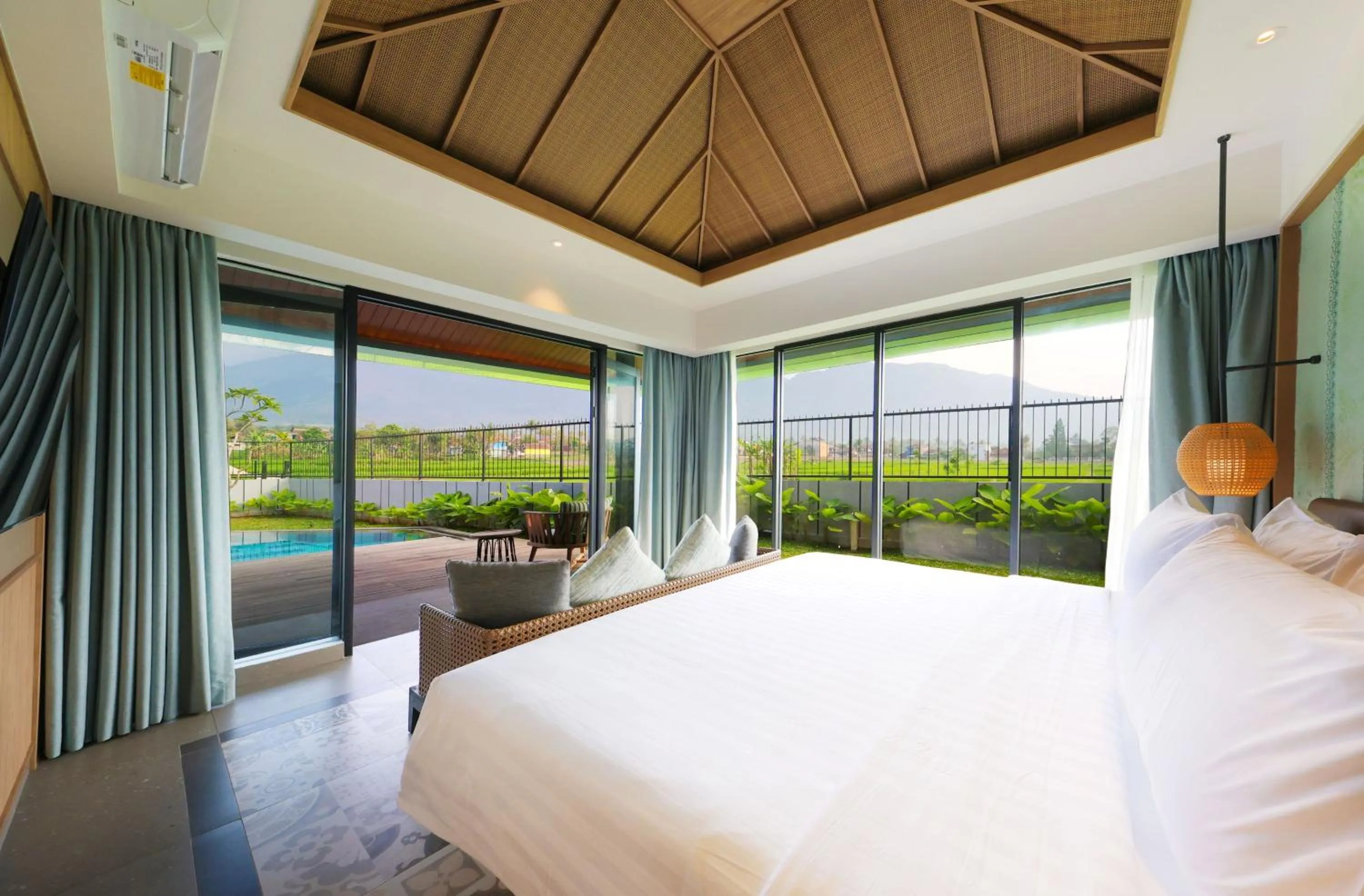 Bedroom, Bed in Hotel Santika Premiere Garut