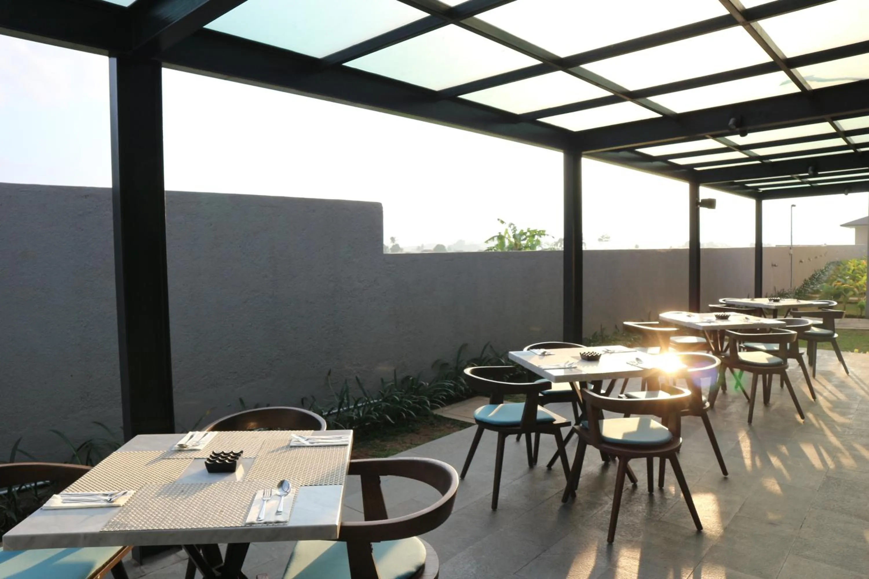 Restaurant/places to eat in Hotel Santika Premiere Garut