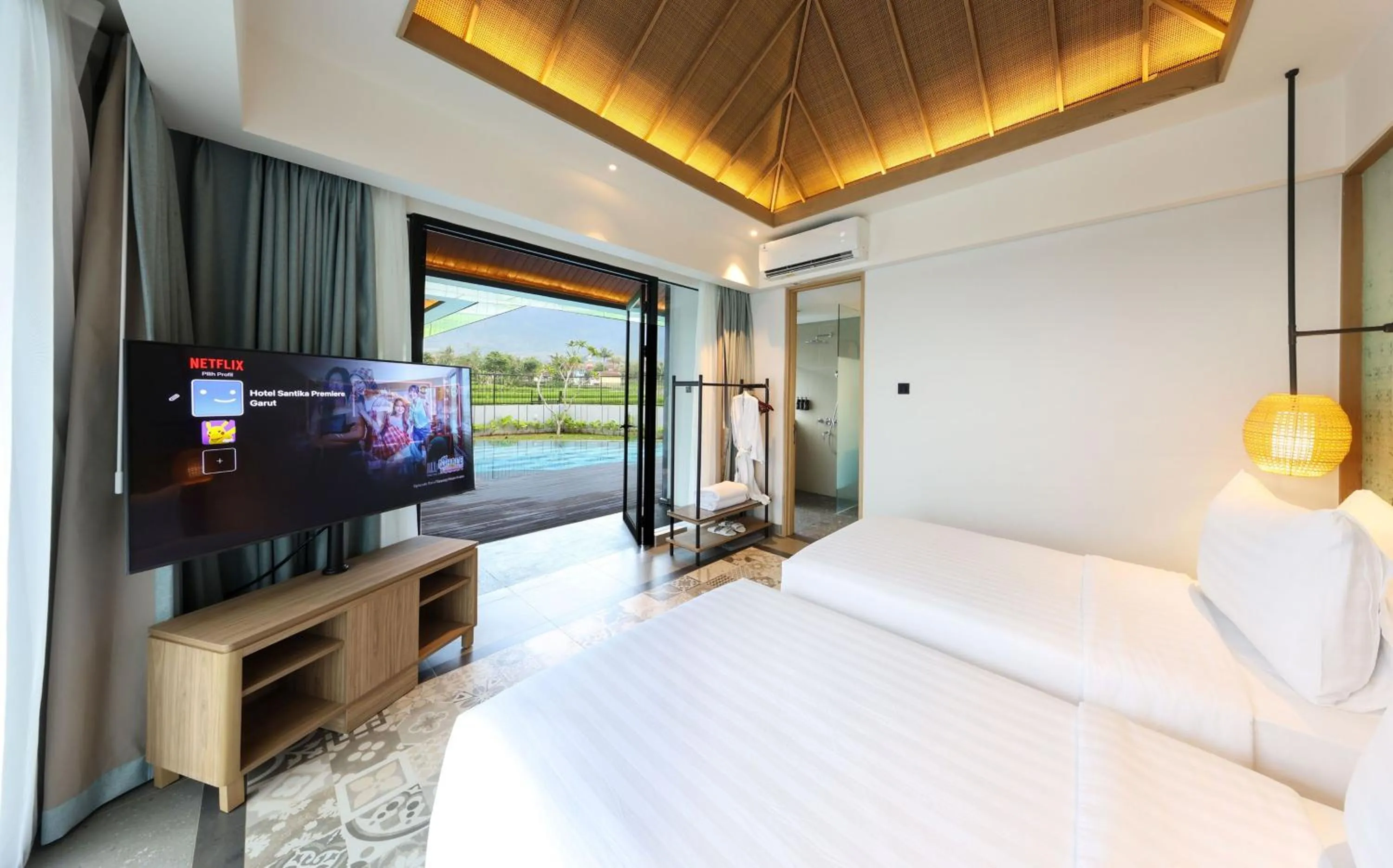 Bedroom, Bed in Hotel Santika Premiere Garut