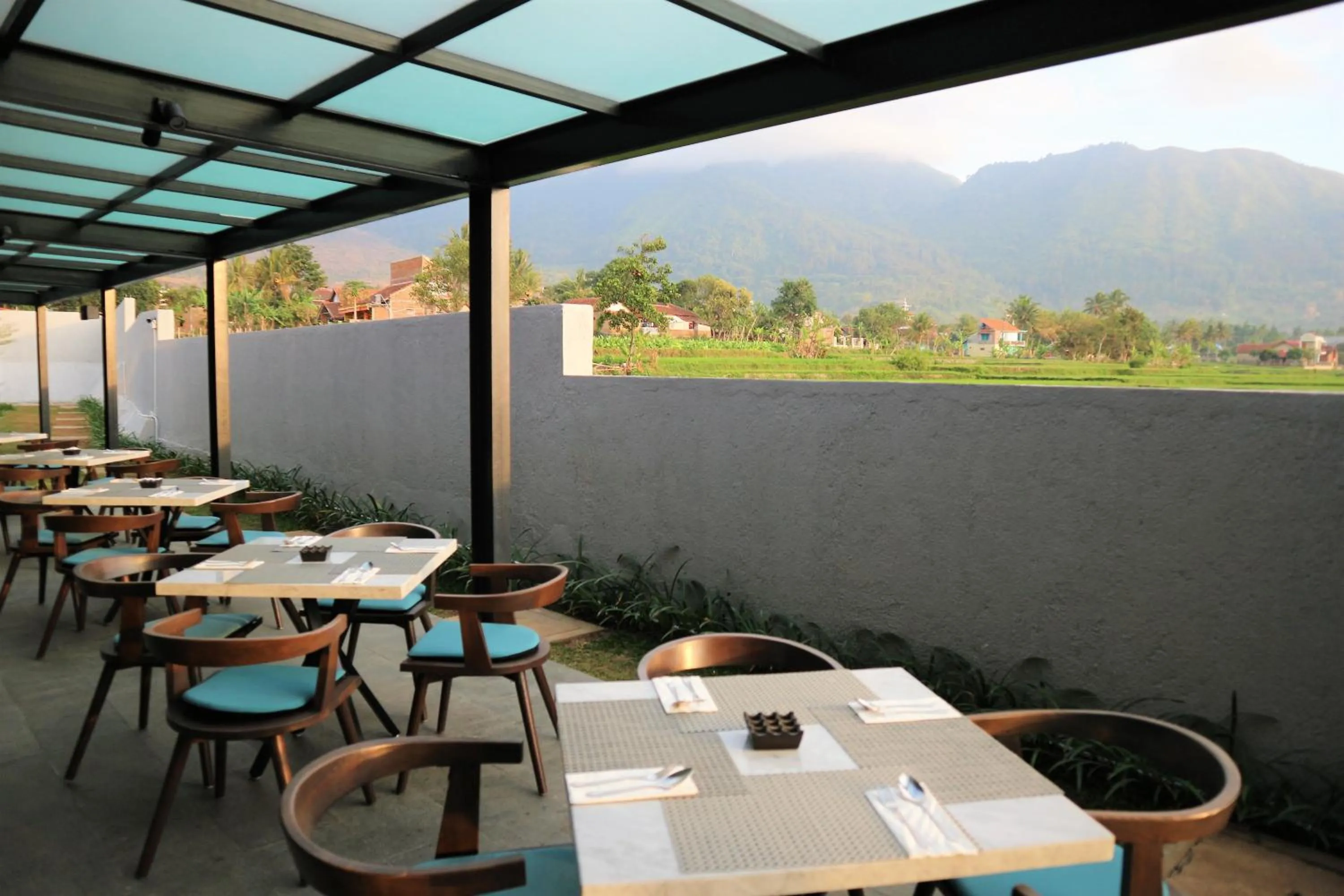 Restaurant/places to eat in Hotel Santika Premiere Garut