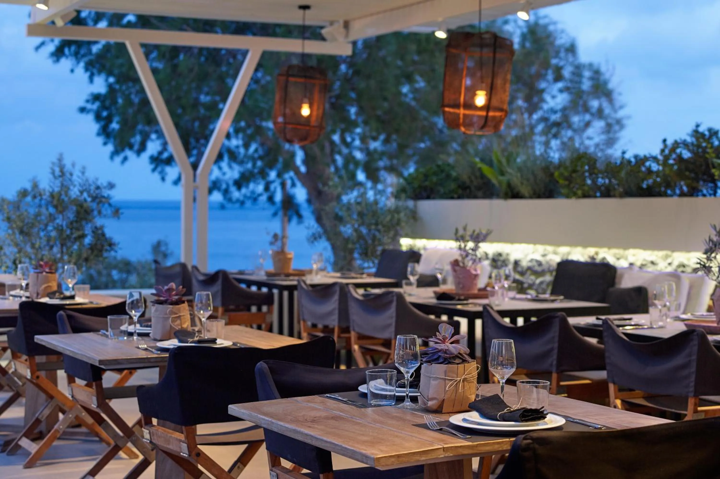 Restaurant/places to eat in Bellonias Villas