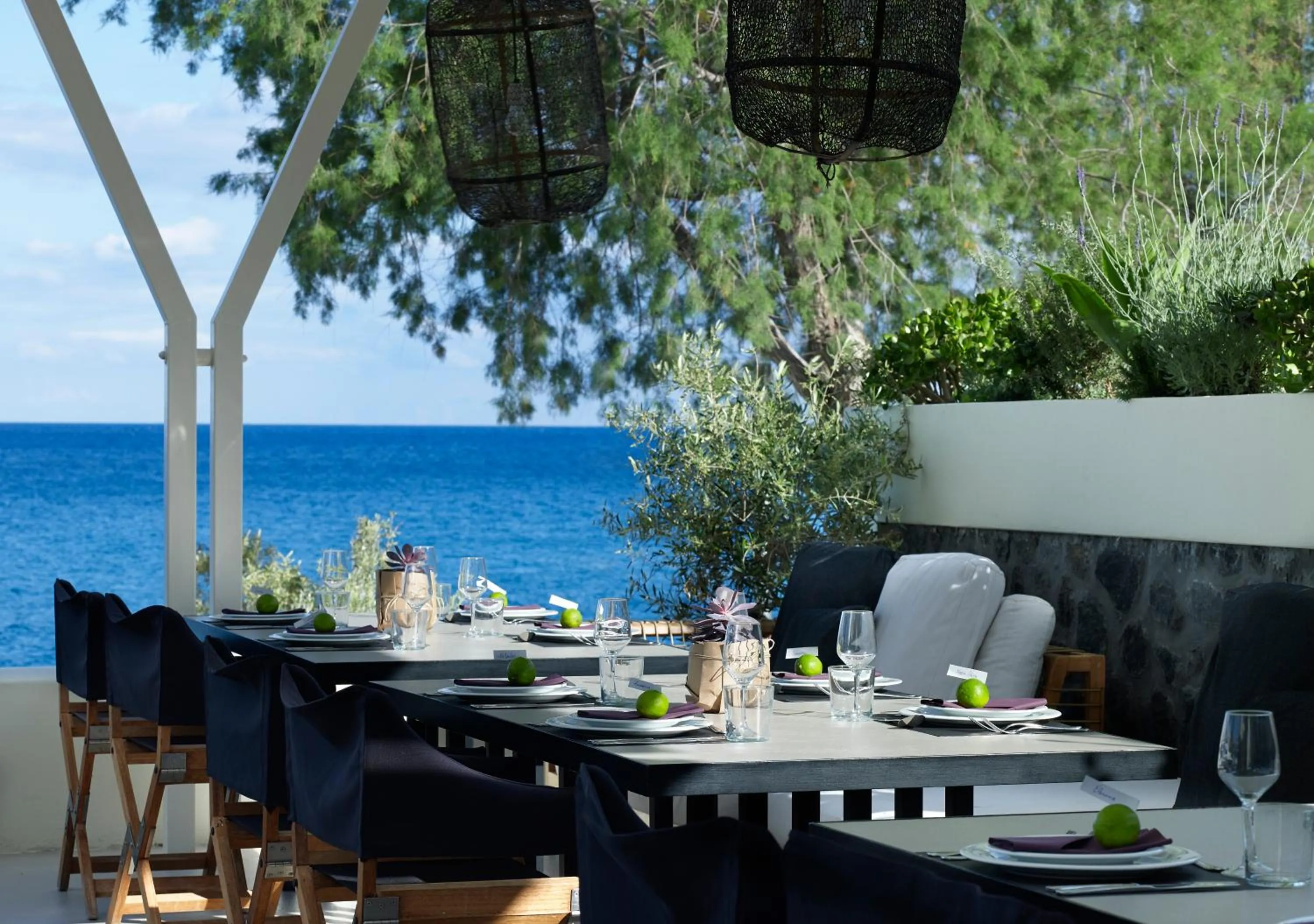 Restaurant/places to eat in Bellonias Villas