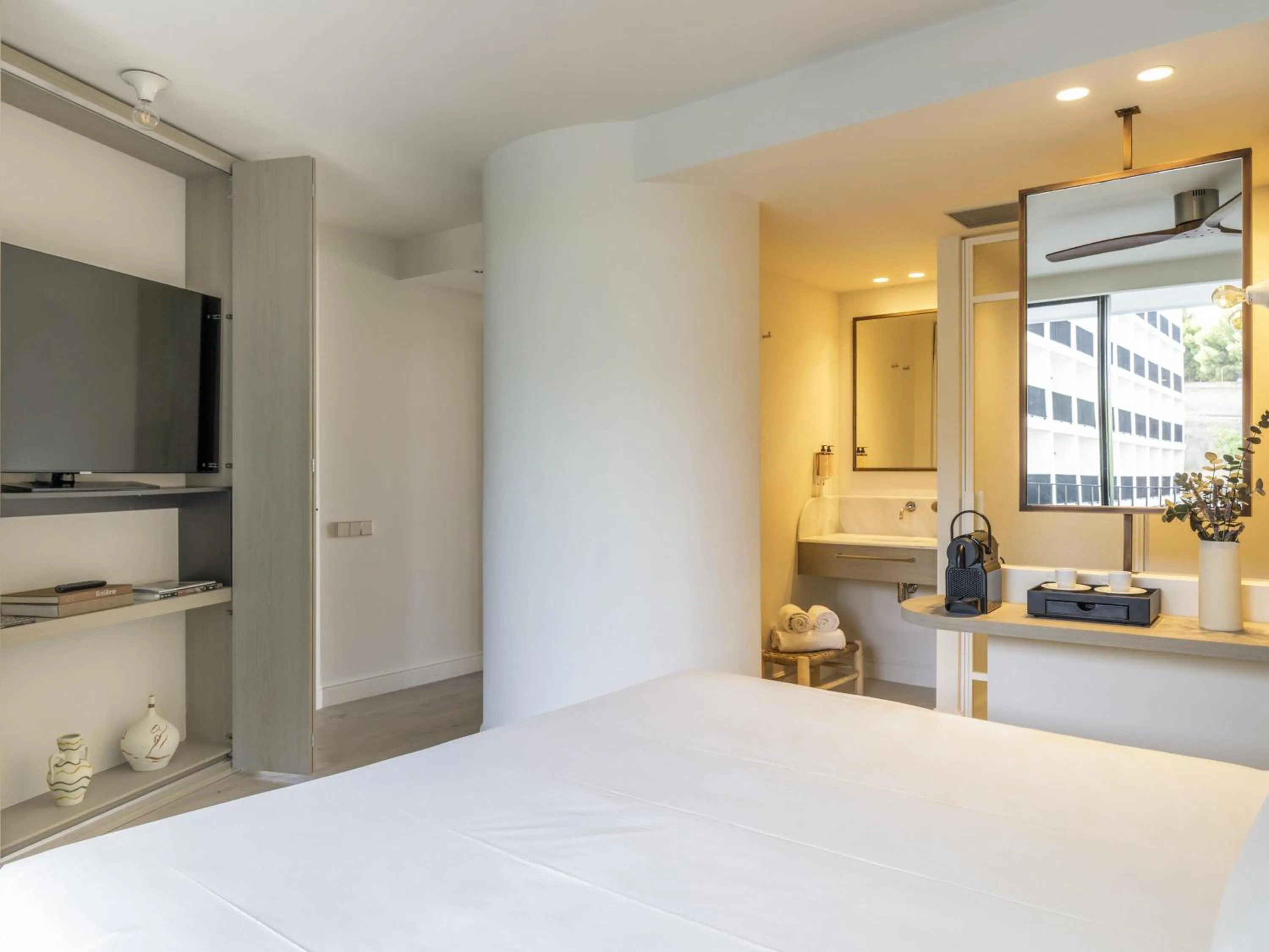 Bedroom, Bed in Mercure Benidorm