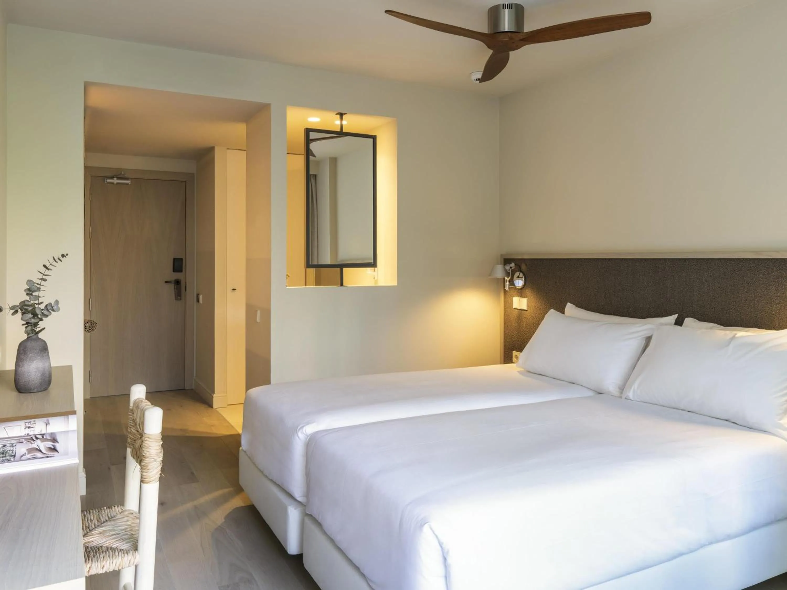 Bedroom, Bed in Mercure Benidorm