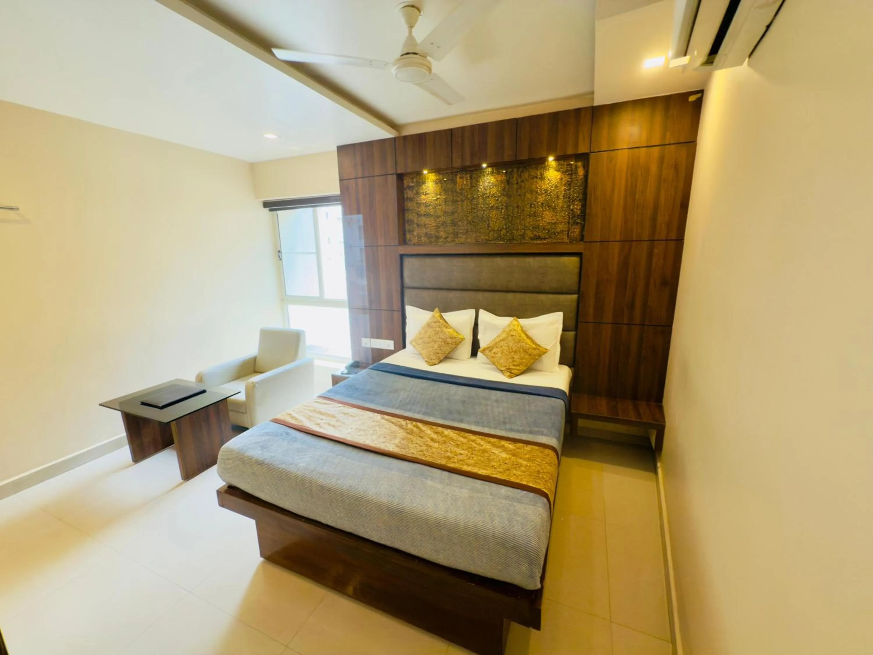 Bed in The Hydel Park - Business Class Hotel - Near Central Railway Station