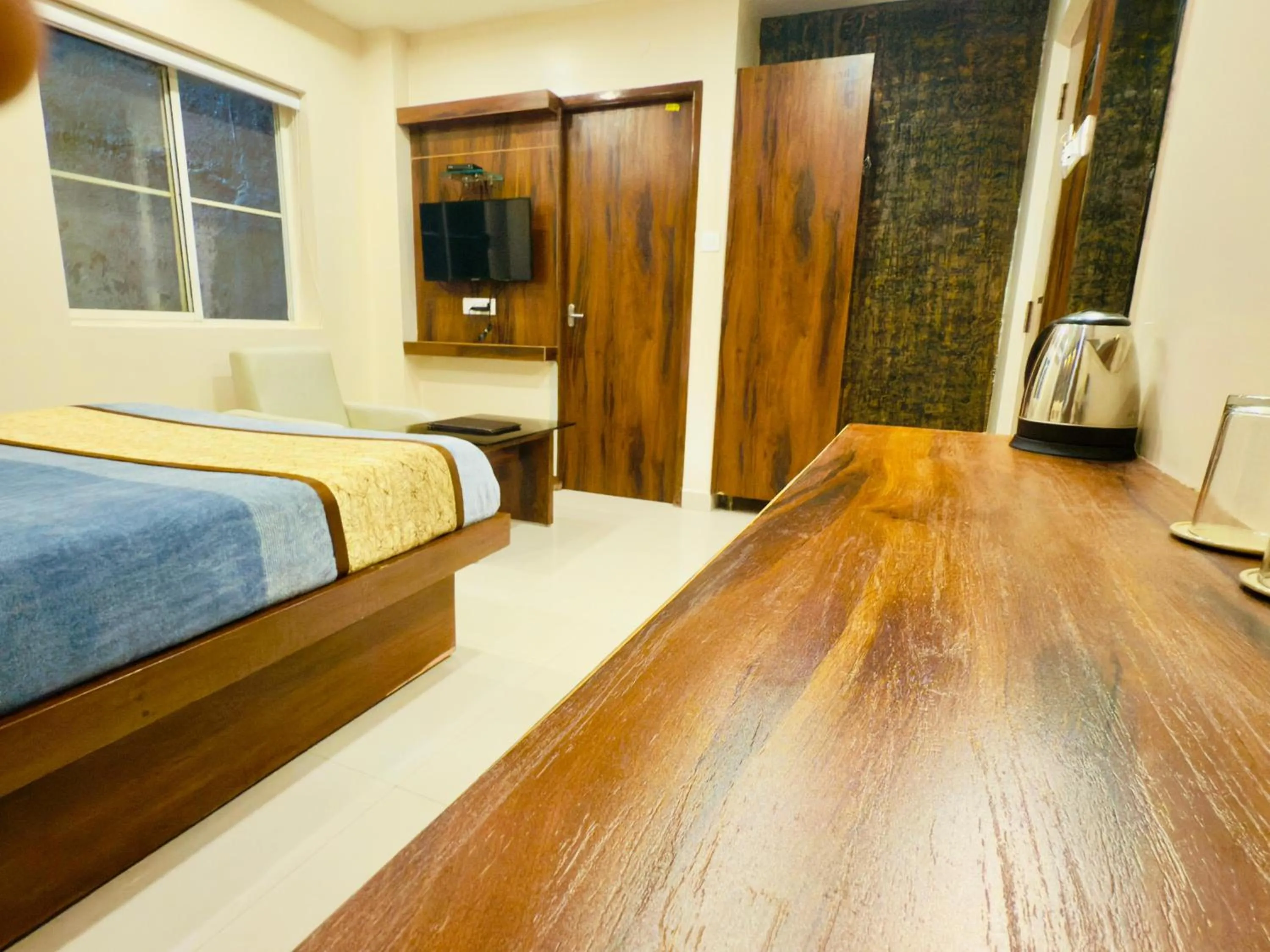 Bed in The Hydel Park - Business Class Hotel - Near Central Railway Station