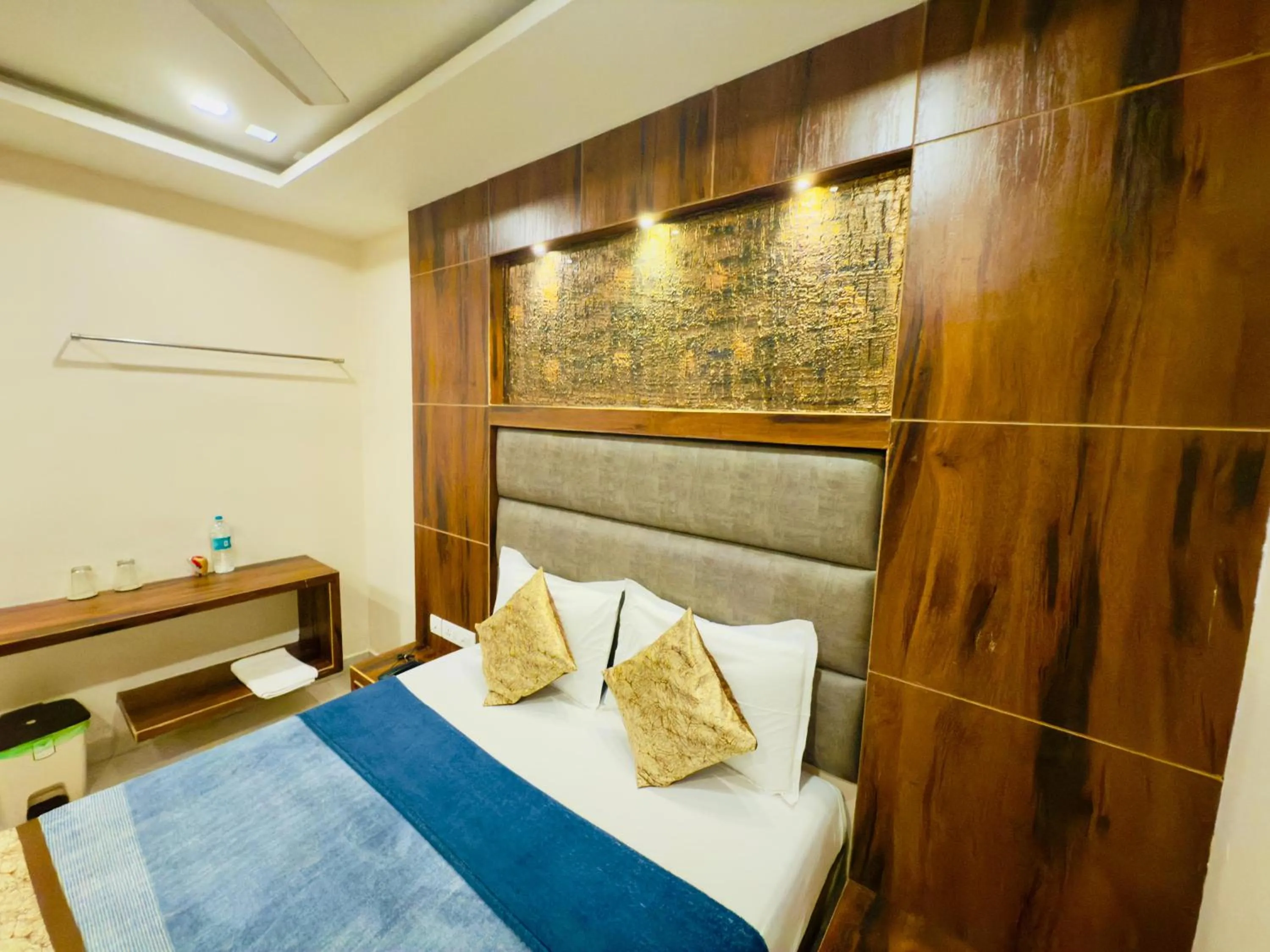 Bed in The Hydel Park - Business Class Hotel - Near Central Railway Station