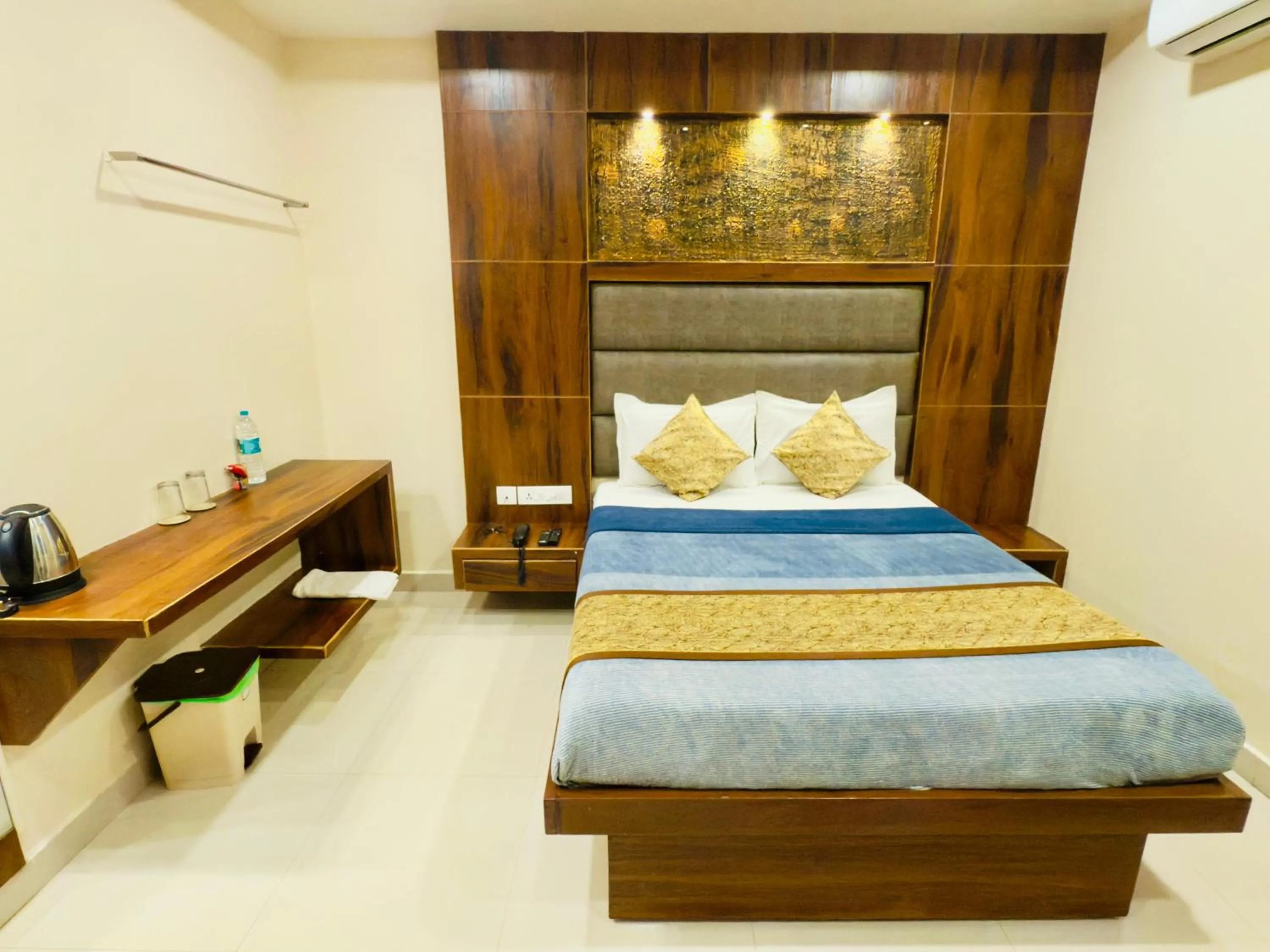 Bed in The Hydel Park - Business Class Hotel - Near Central Railway Station