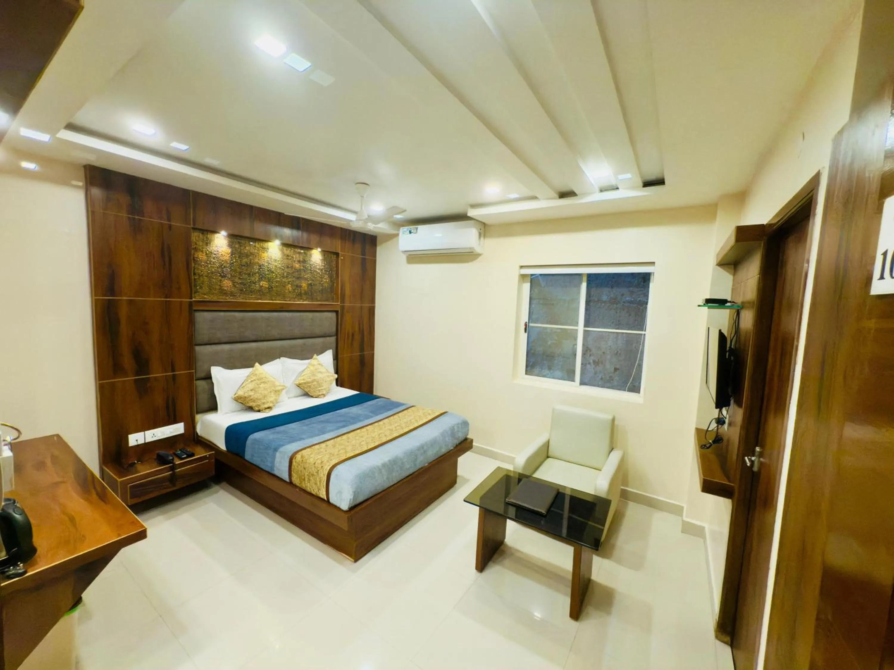 Bed in The Hydel Park - Business Class Hotel - Near Central Railway Station