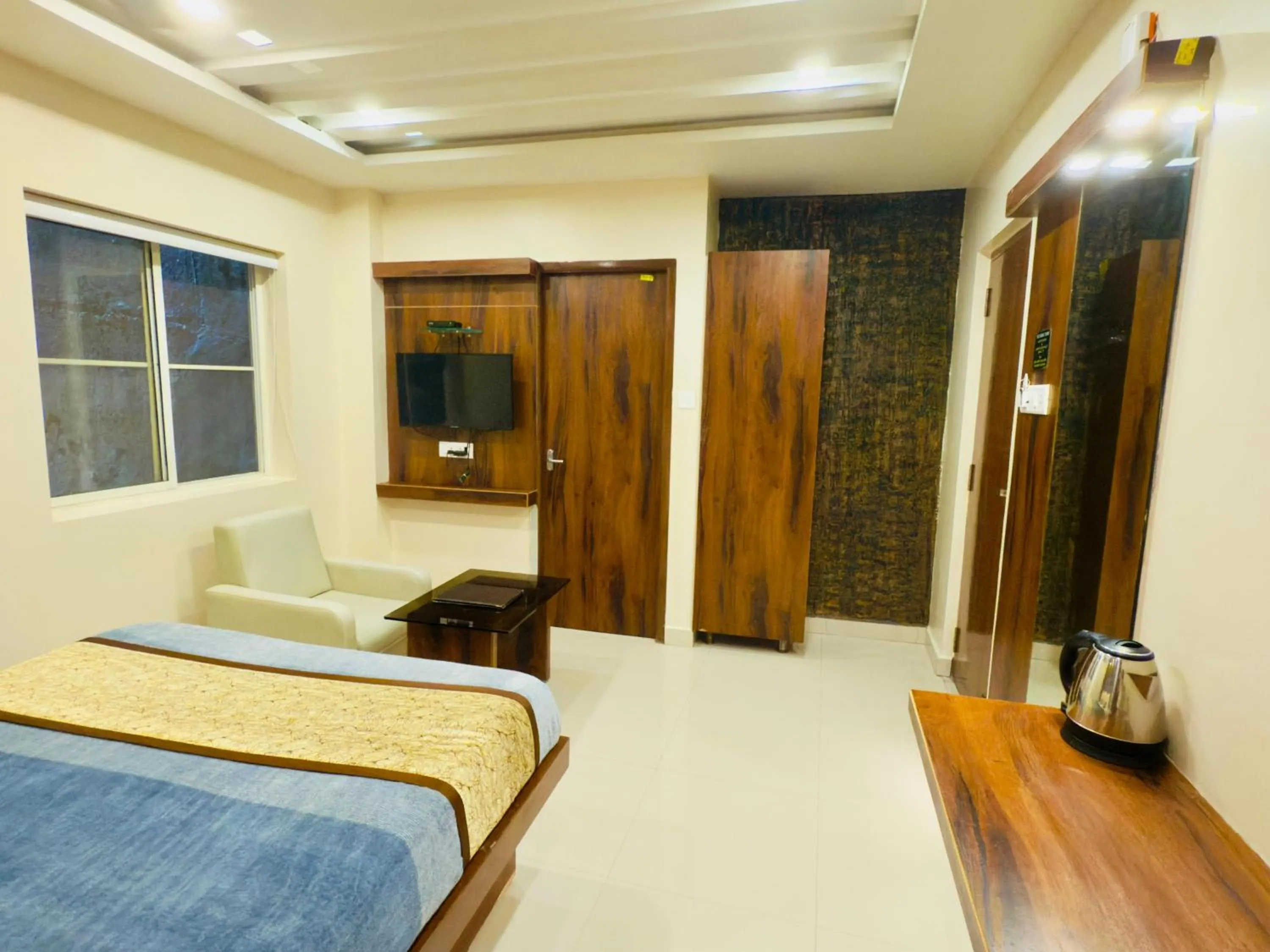 Bed in The Hydel Park - Business Class Hotel - Near Central Railway Station