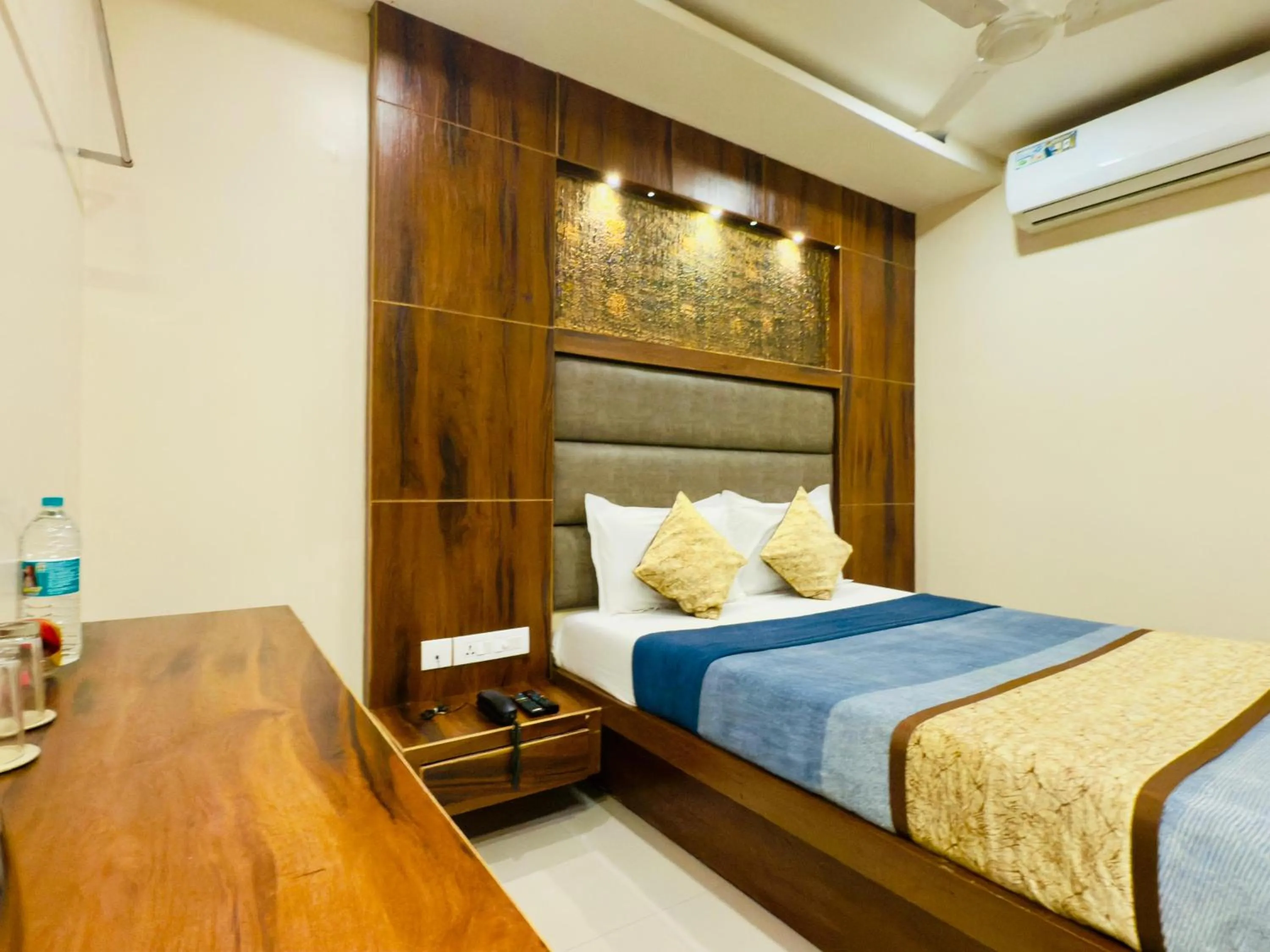 Bed in The Hydel Park - Business Class Hotel - Near Central Railway Station
