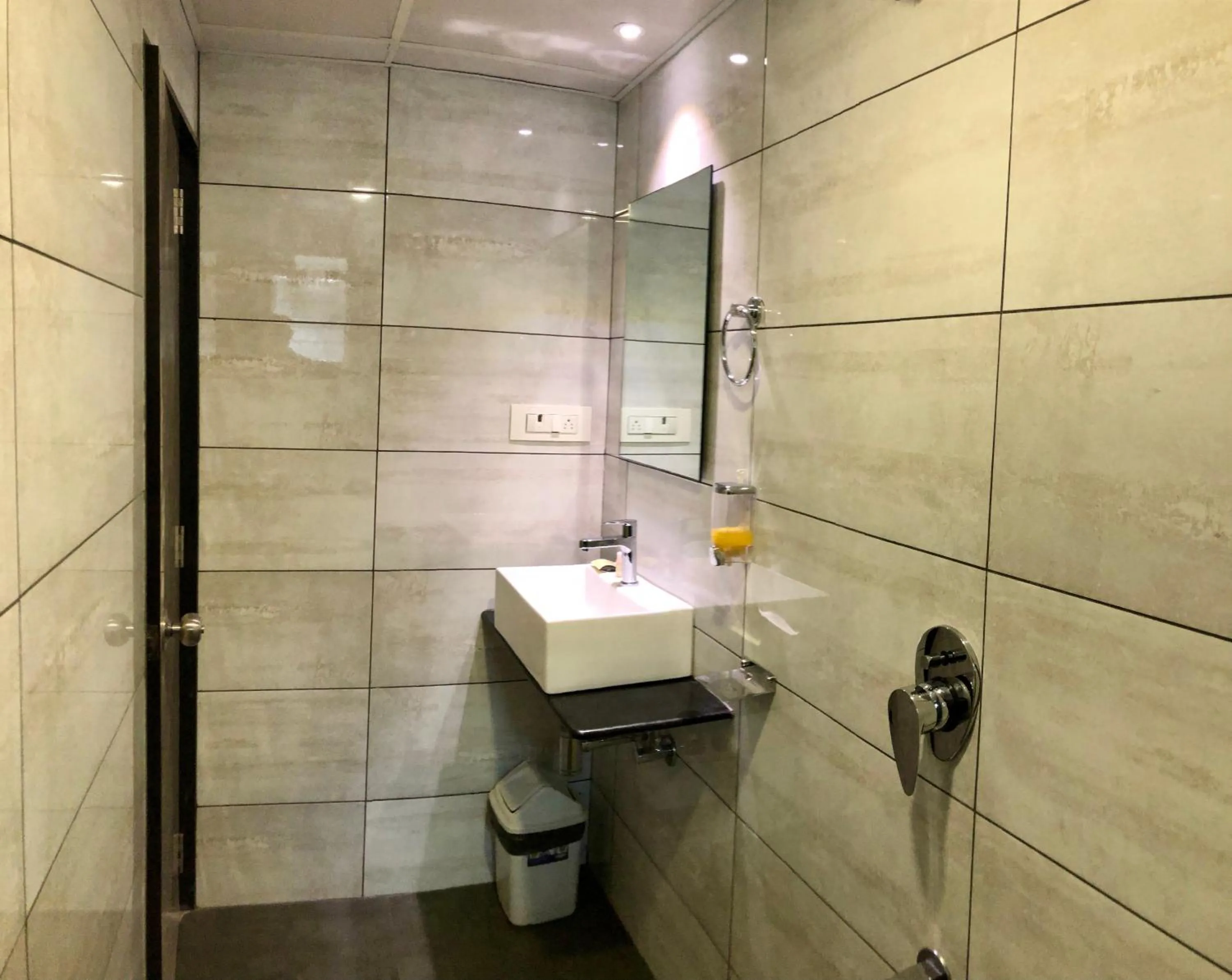 Bathroom in Hotel Avon Ruby Dadar