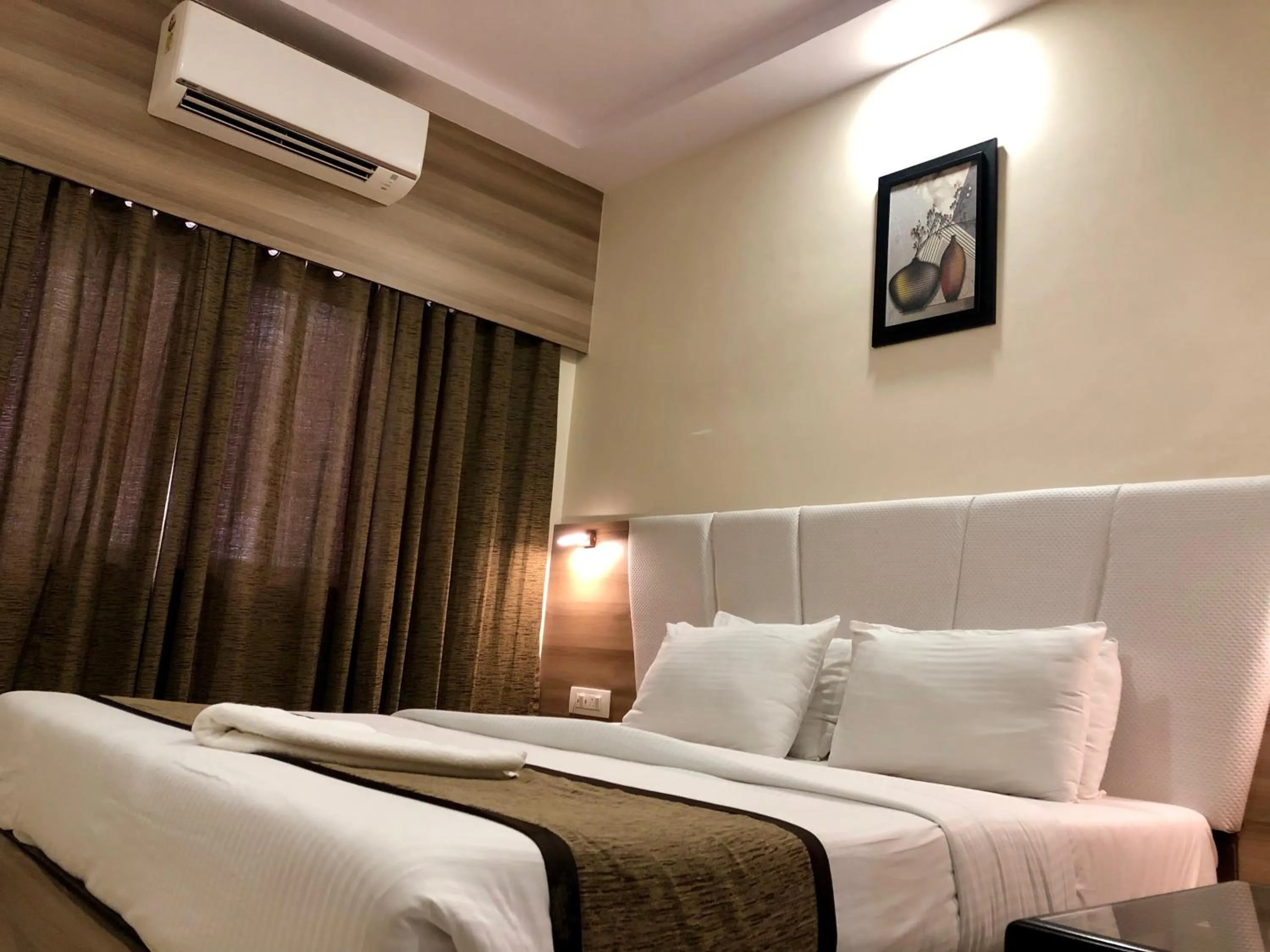 Bed in Hotel Avon Ruby Dadar