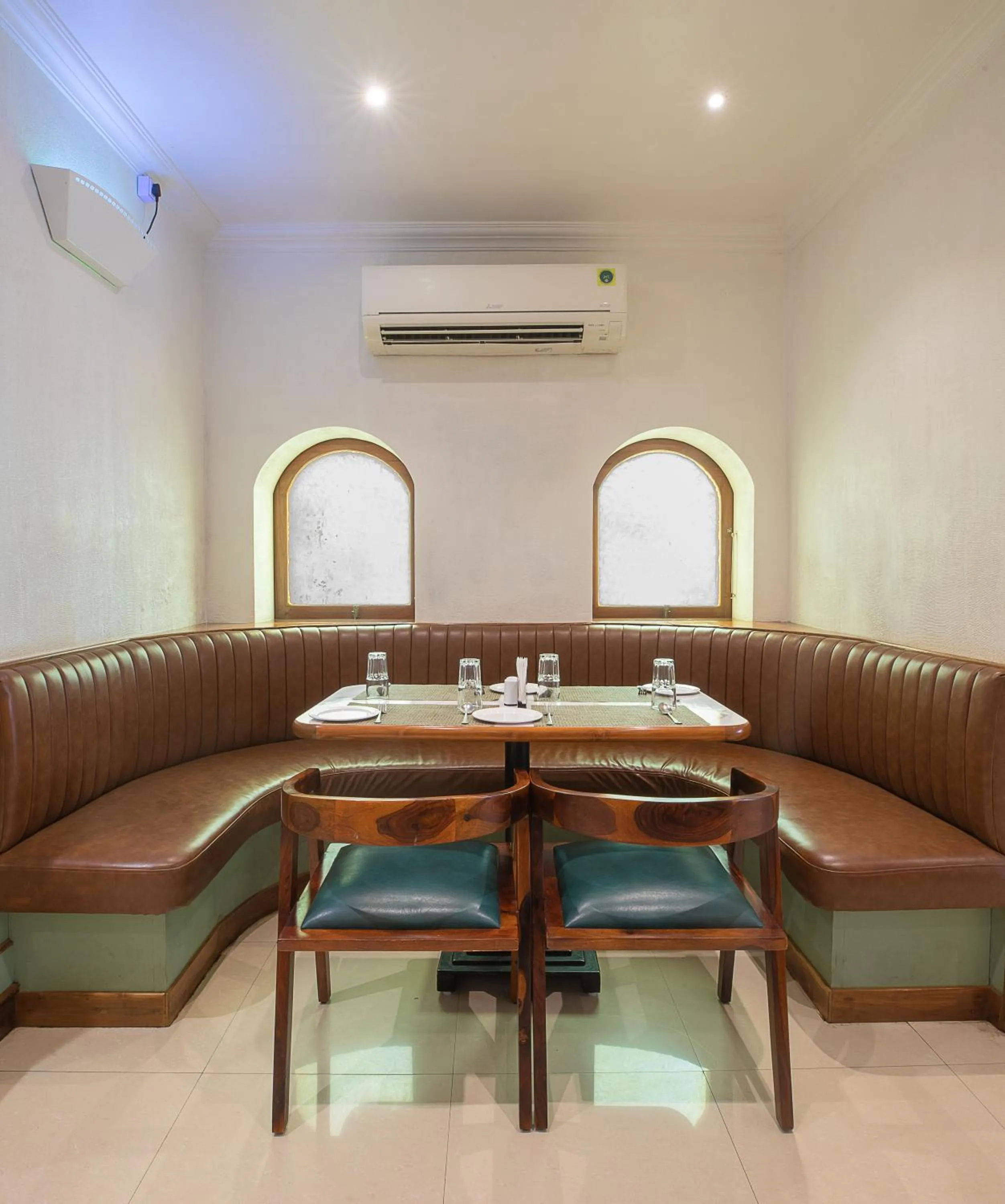 Restaurant/places to eat in Hotel Avon Ruby Dadar