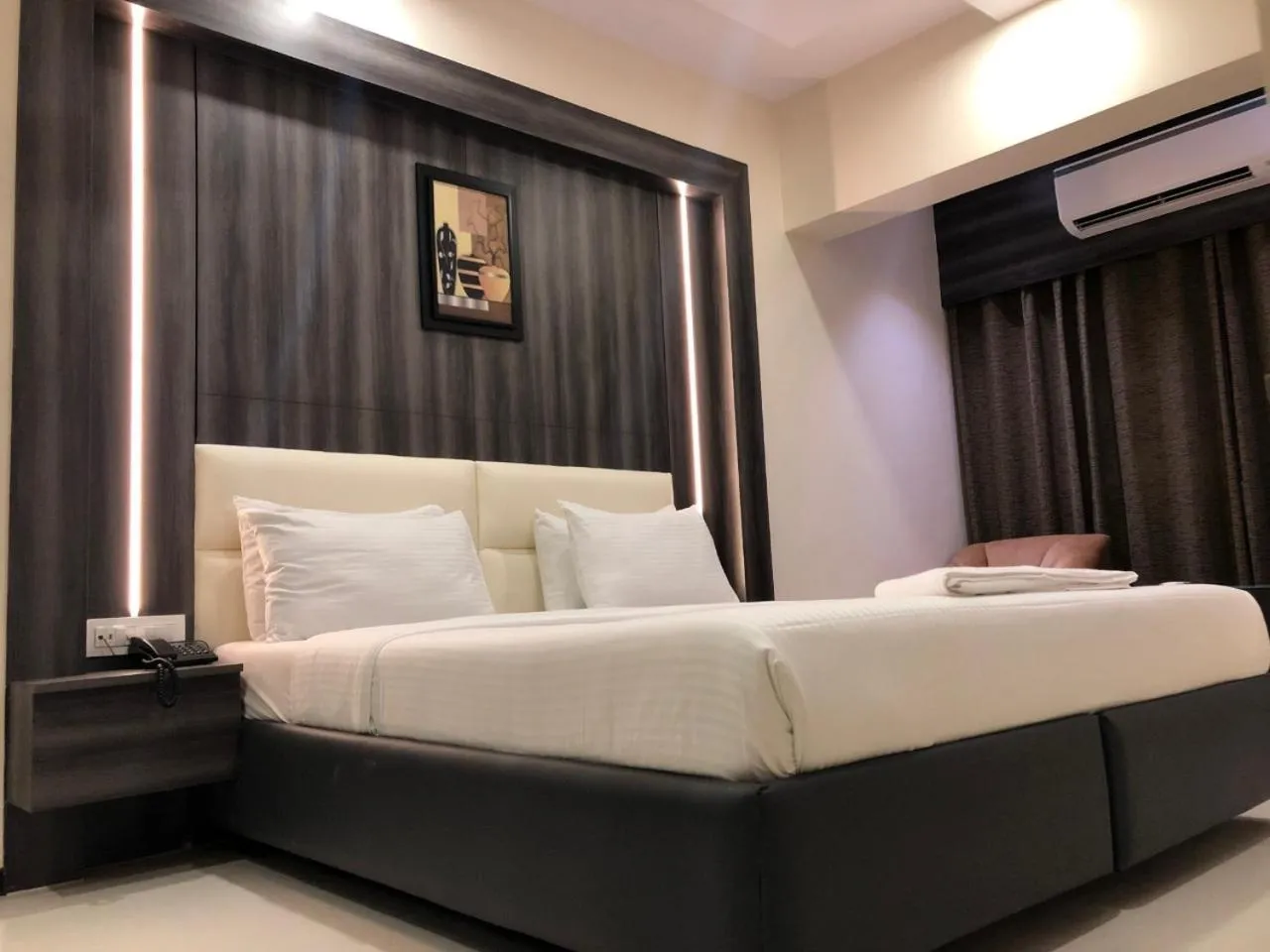 Bed in Hotel Avon Ruby Dadar