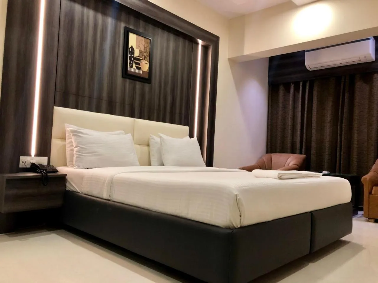 Bed in Hotel Avon Ruby Dadar