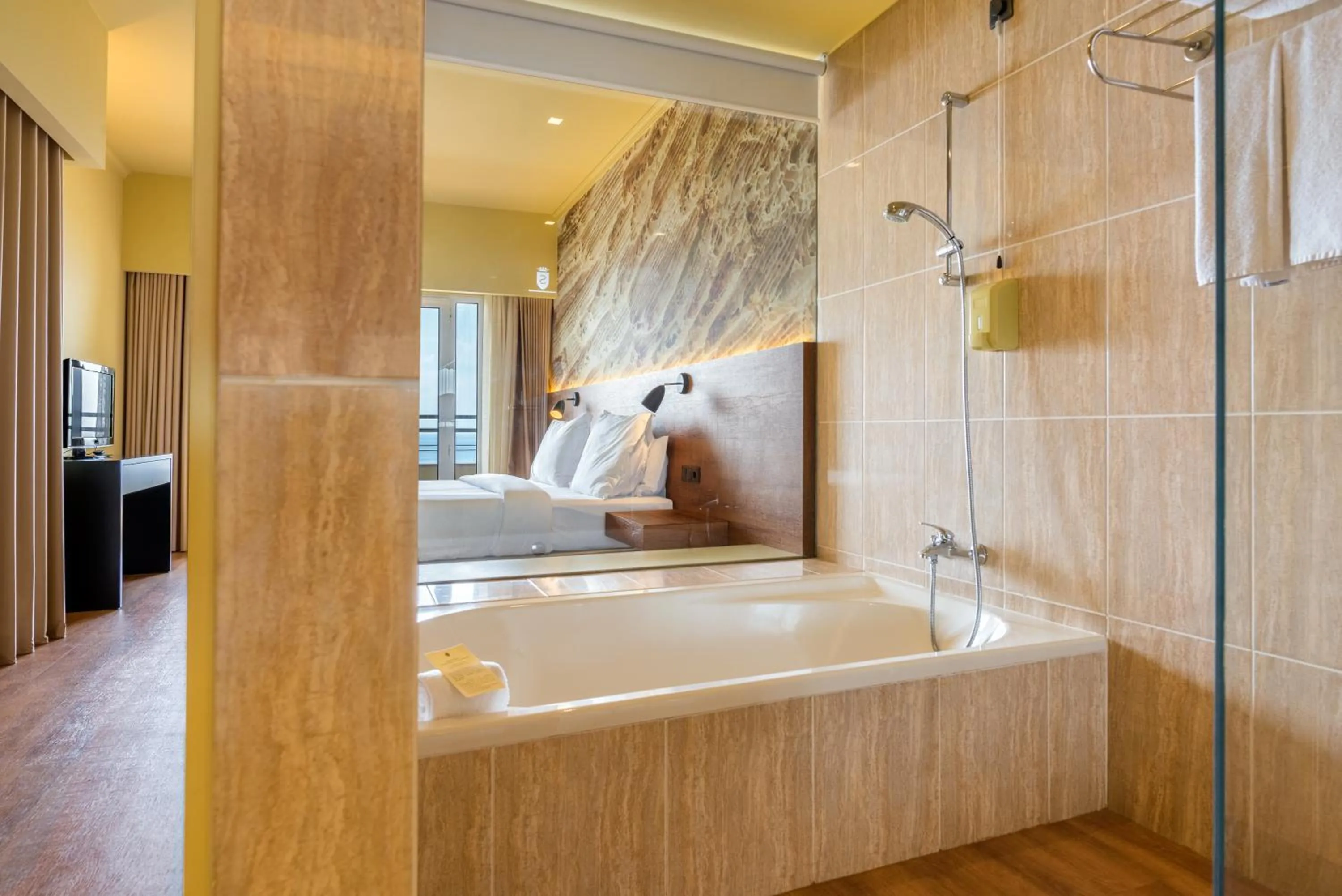 Shower in Calheta Beach - All-inclusive - Savoy Signature