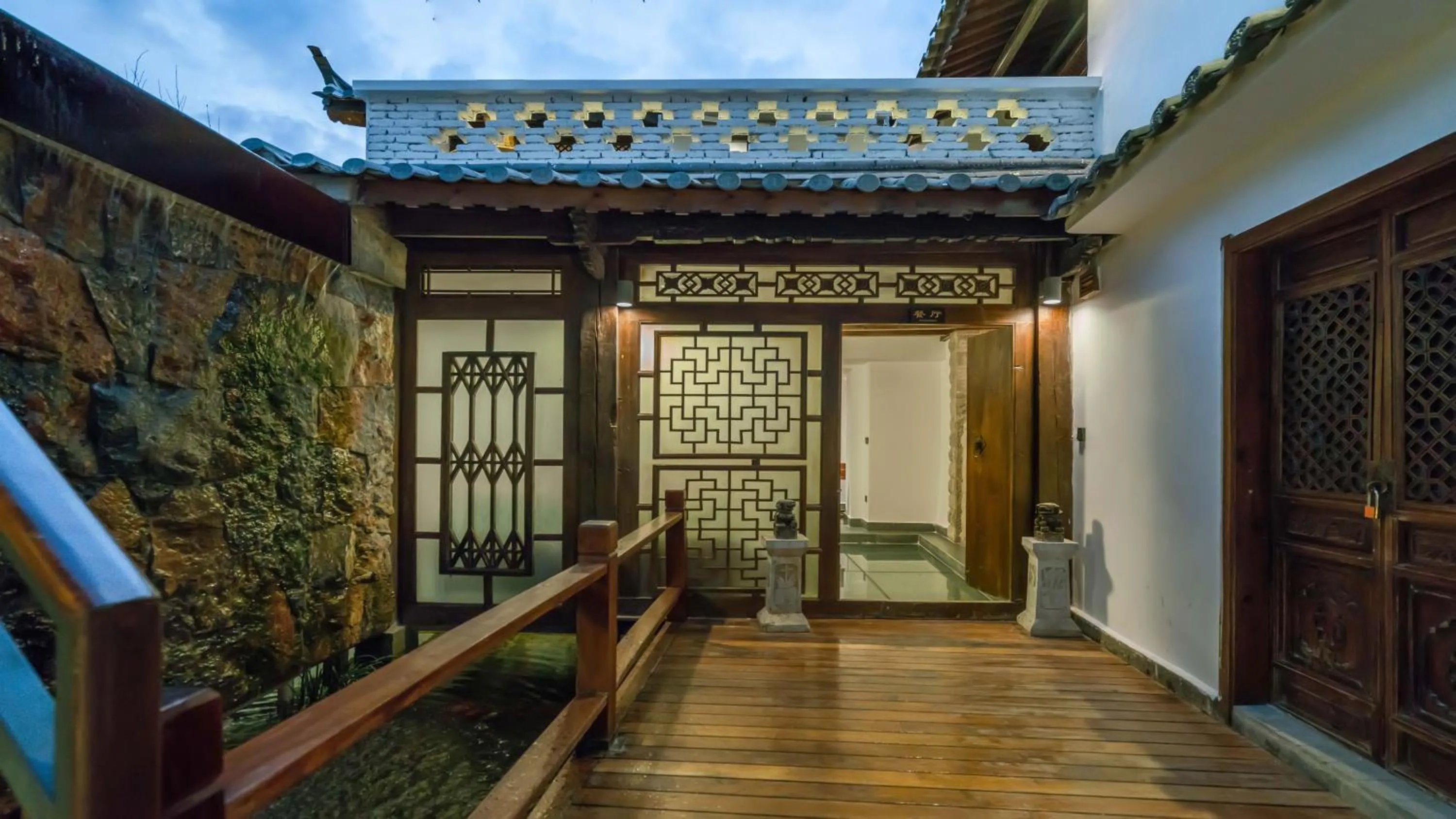 Property building in Artistic-Suite