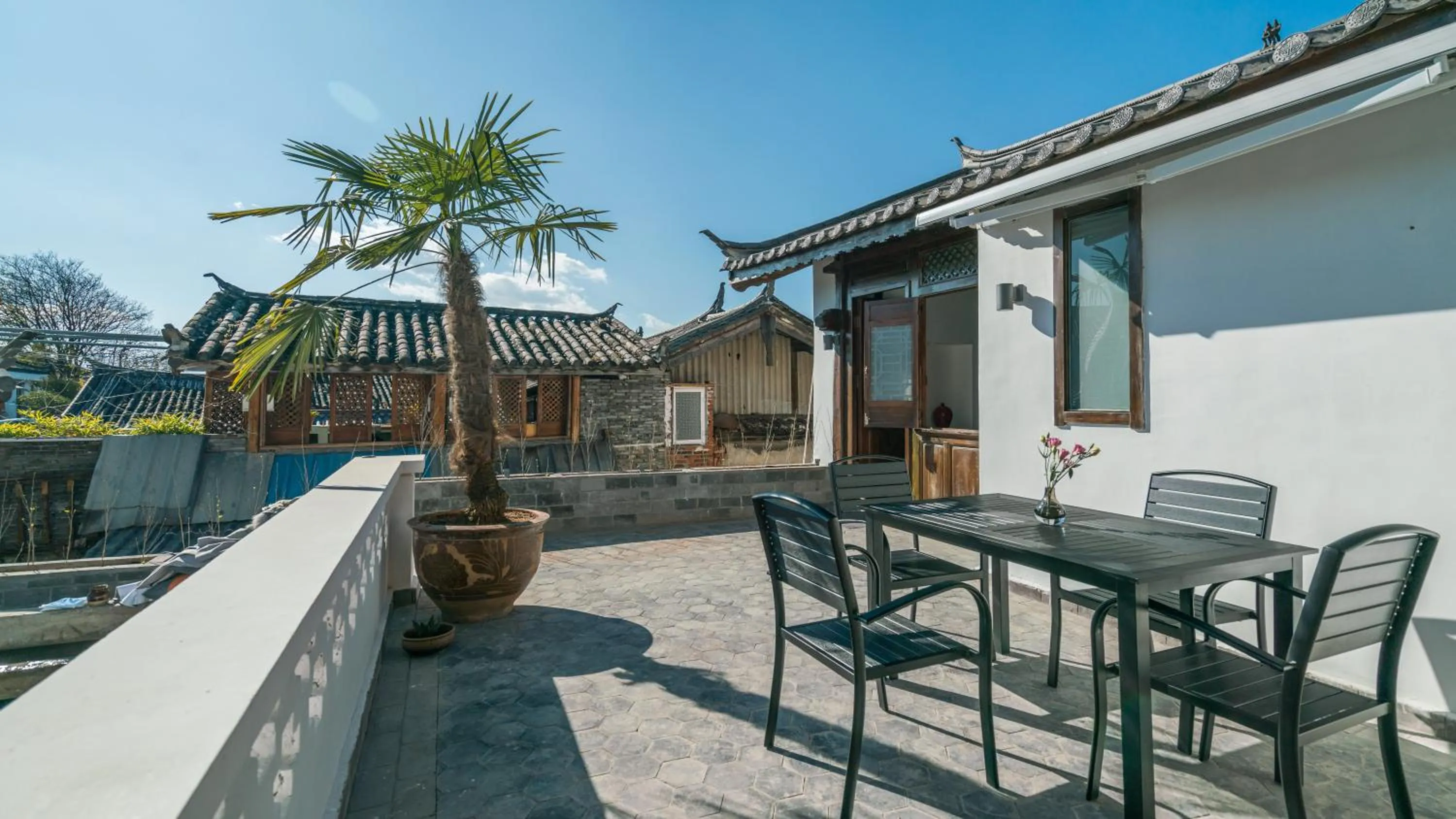 Property building in Artistic-Suite