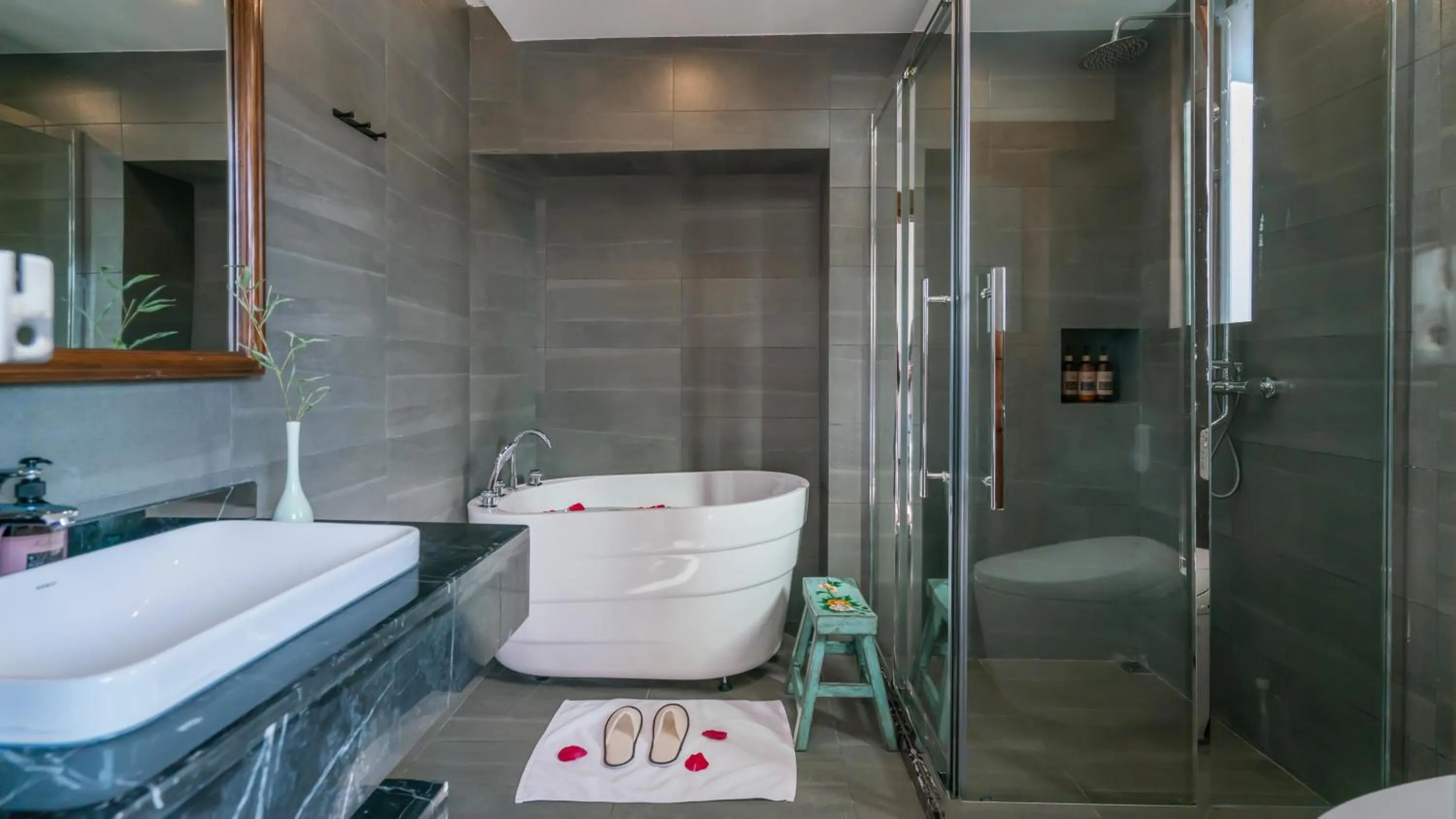 Bathroom in Artistic-Suite