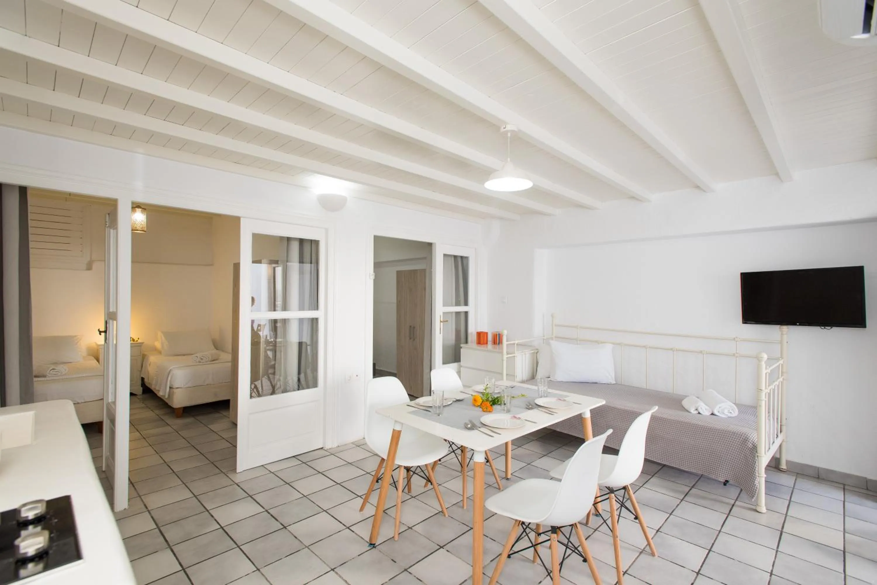 Photo of the whole room, Bed in Madres Houses