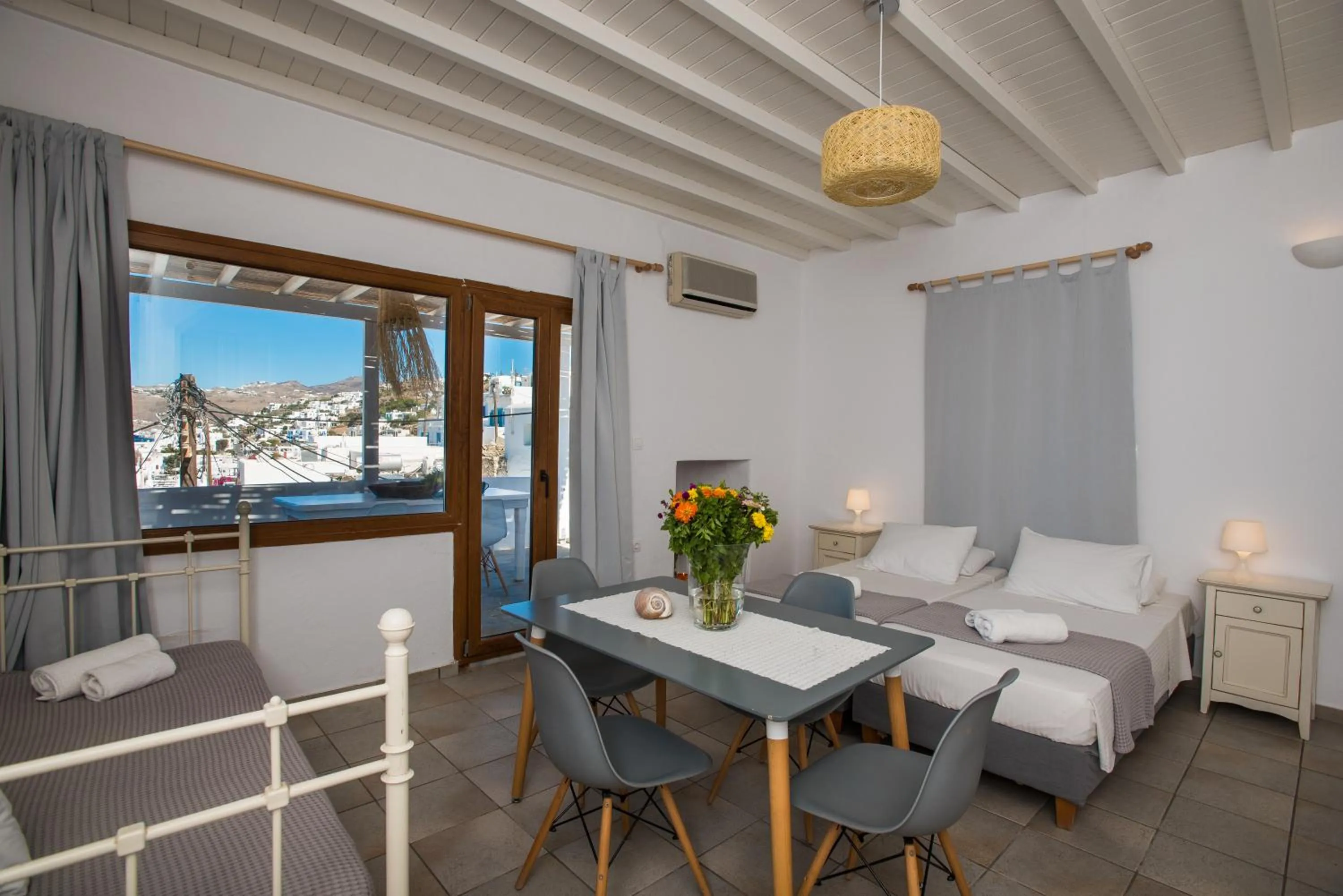 Dining area in Madres Houses