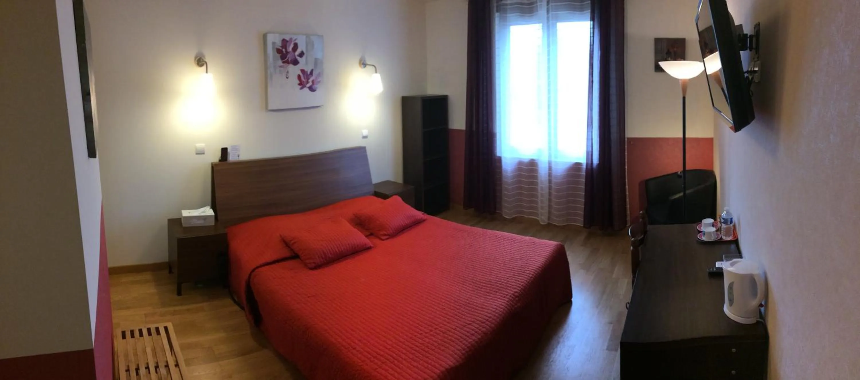 Bed in LOGIS Hôtel Le Chantoiseau