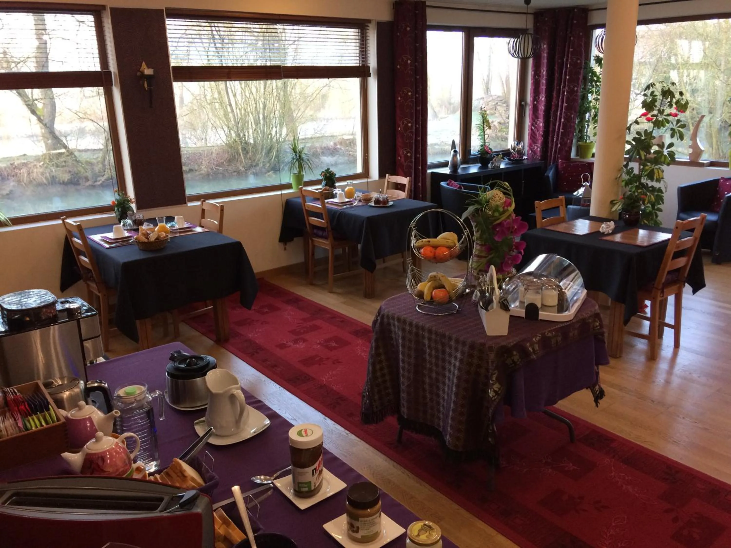 Breakfast in LOGIS Hôtel Le Chantoiseau