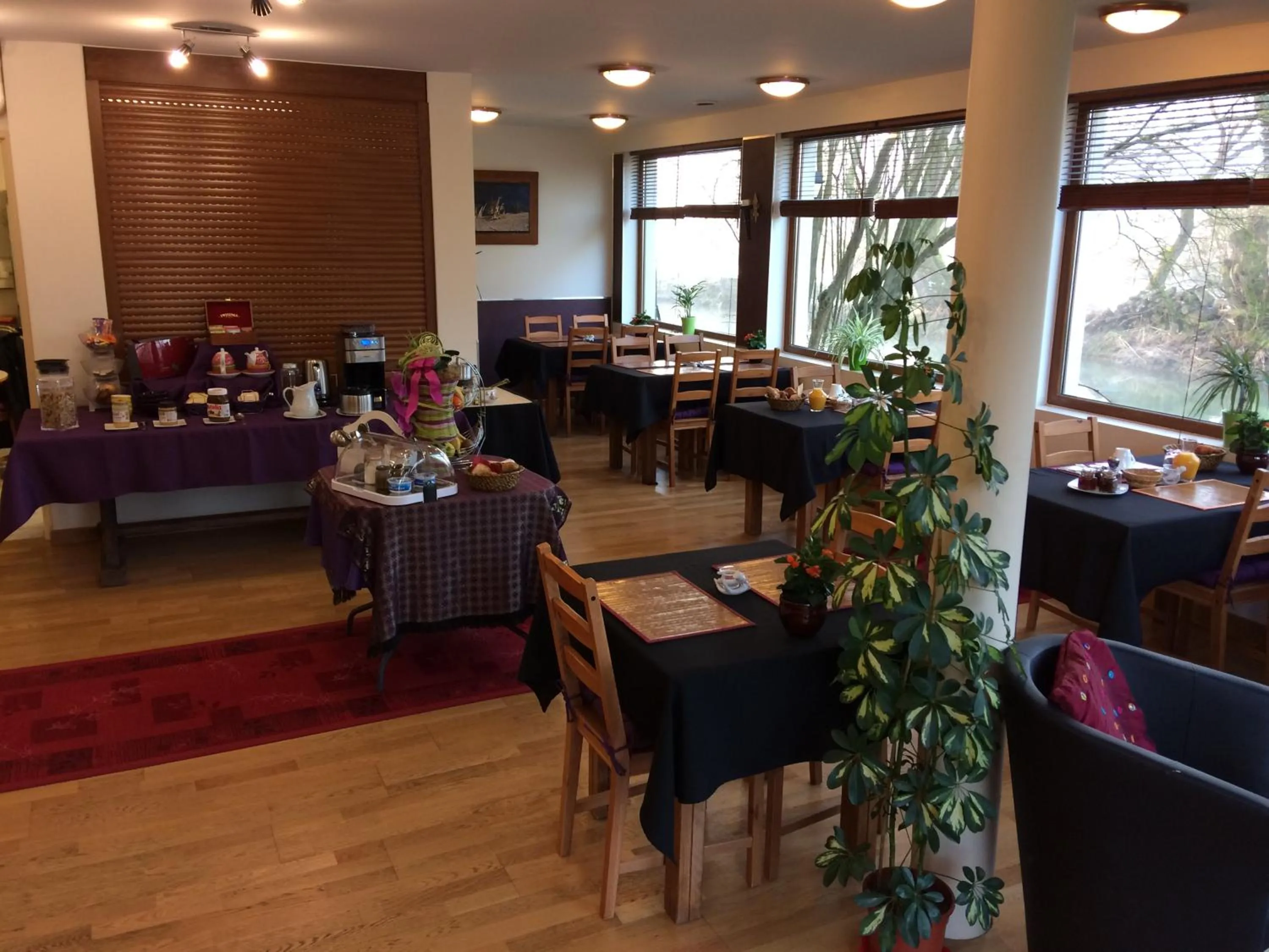 Breakfast in LOGIS Hôtel Le Chantoiseau