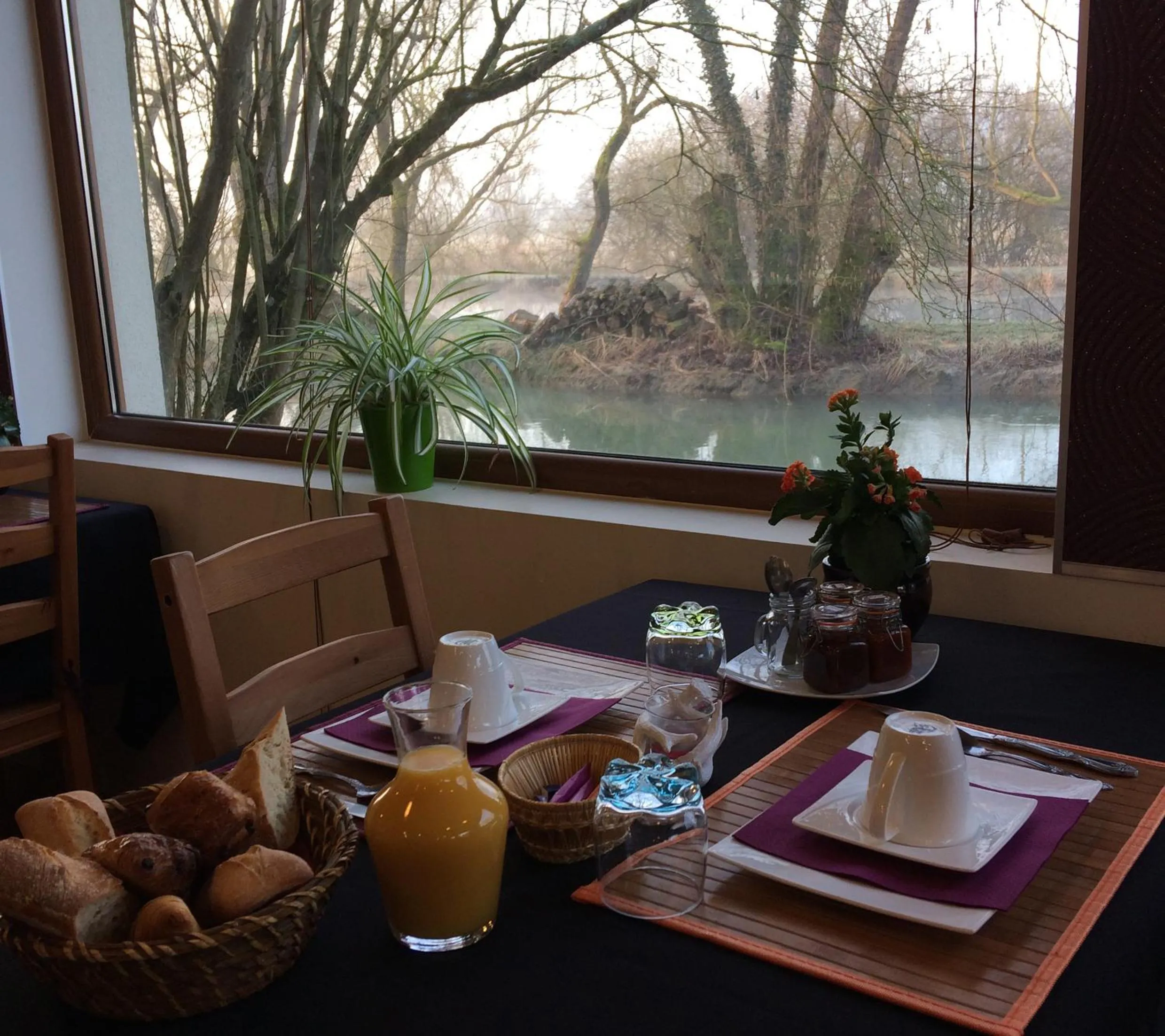 Breakfast in LOGIS Hôtel Le Chantoiseau