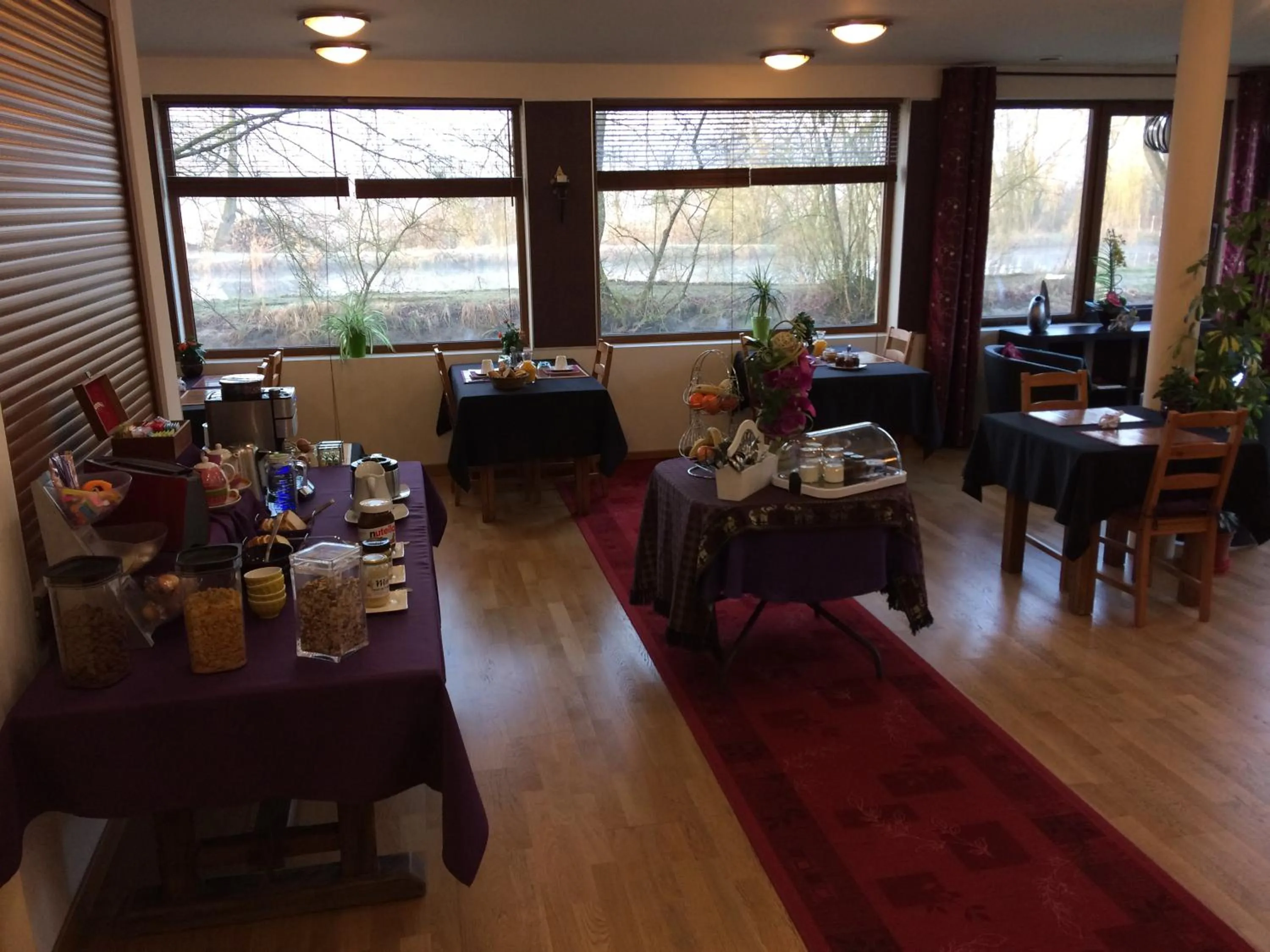 Breakfast in LOGIS Hôtel Le Chantoiseau