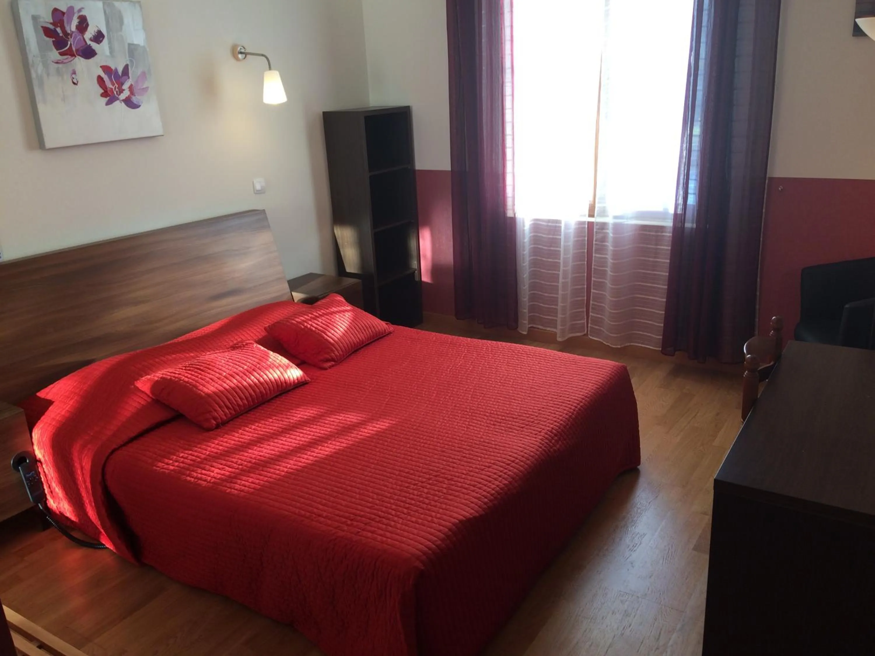 Bed in LOGIS Hôtel Le Chantoiseau