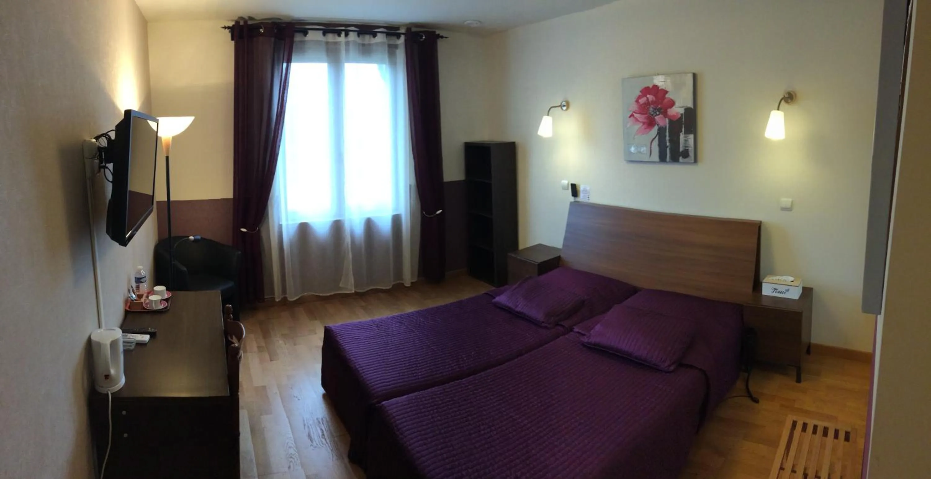 Bed in LOGIS Hôtel Le Chantoiseau