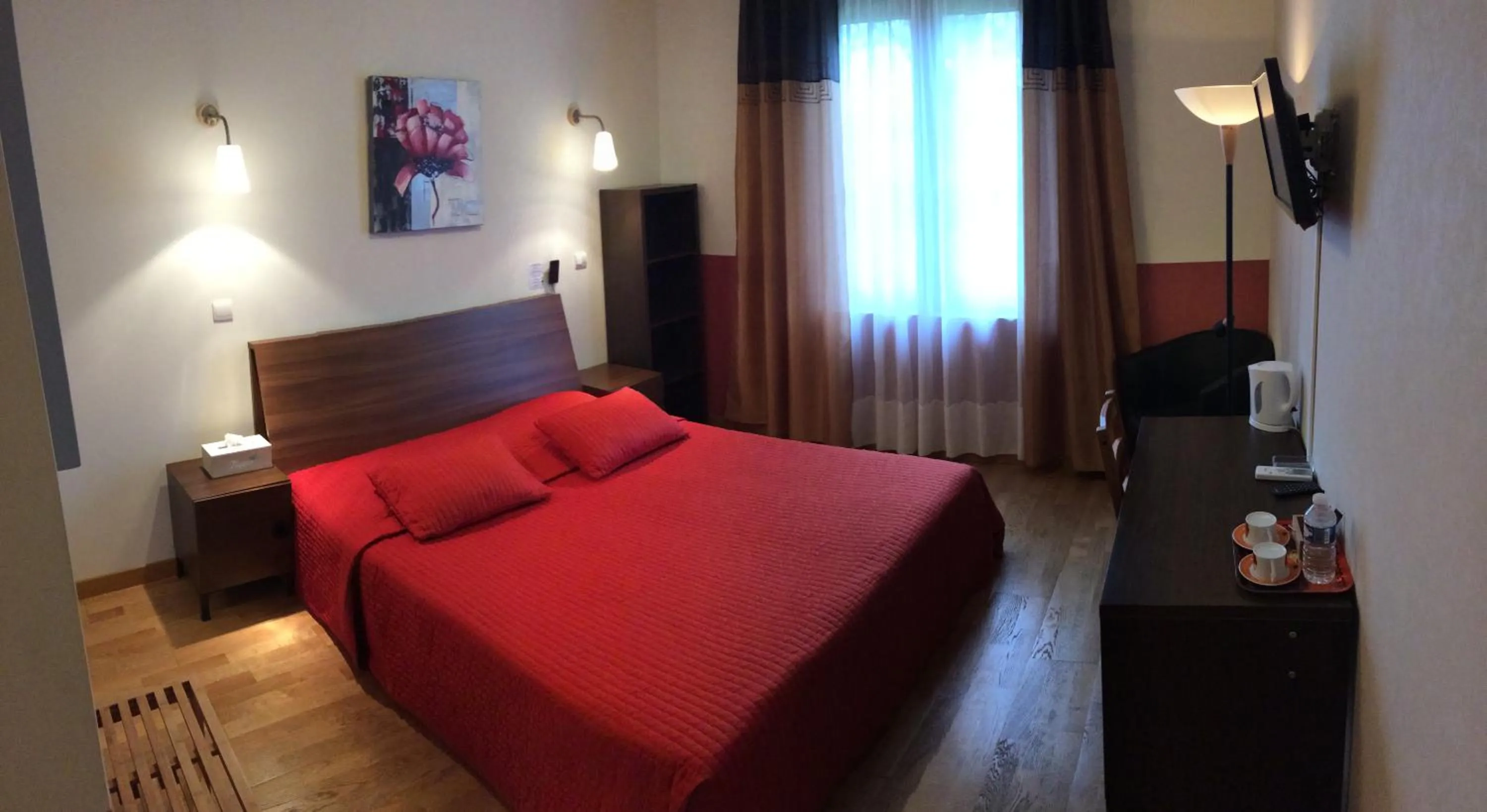 Bed in LOGIS Hôtel Le Chantoiseau