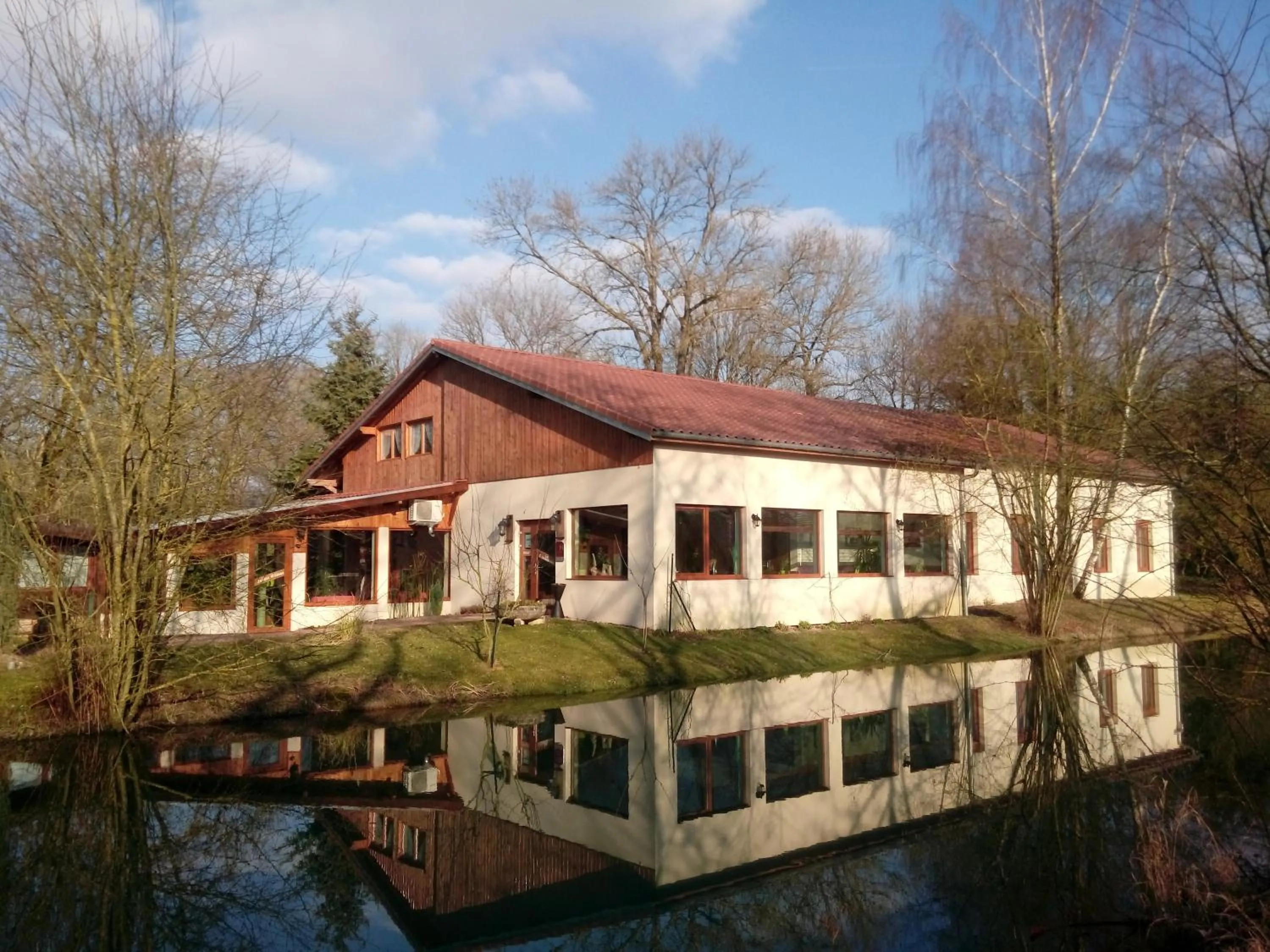 Property building in LOGIS Hôtel Le Chantoiseau