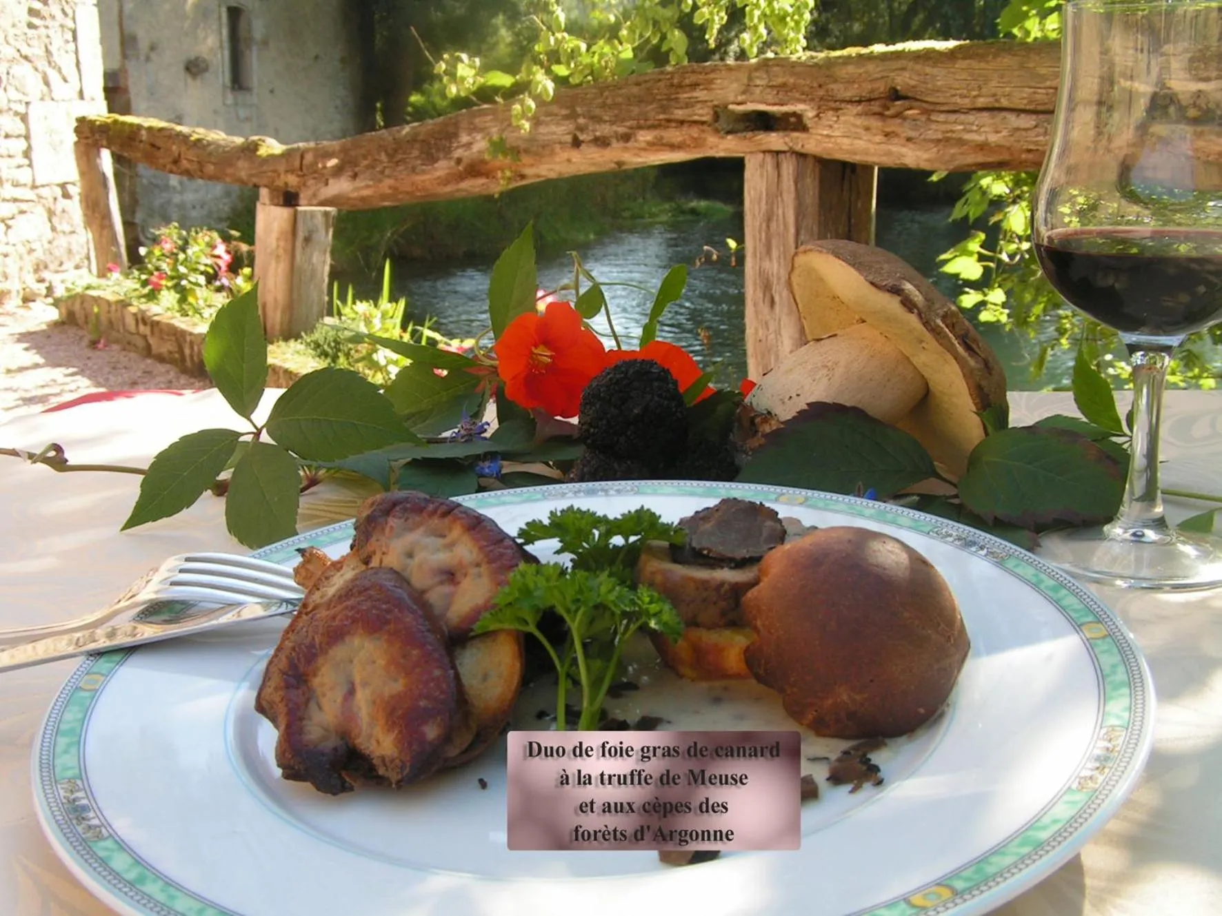 Restaurant/places to eat in LOGIS Hôtel Le Chantoiseau