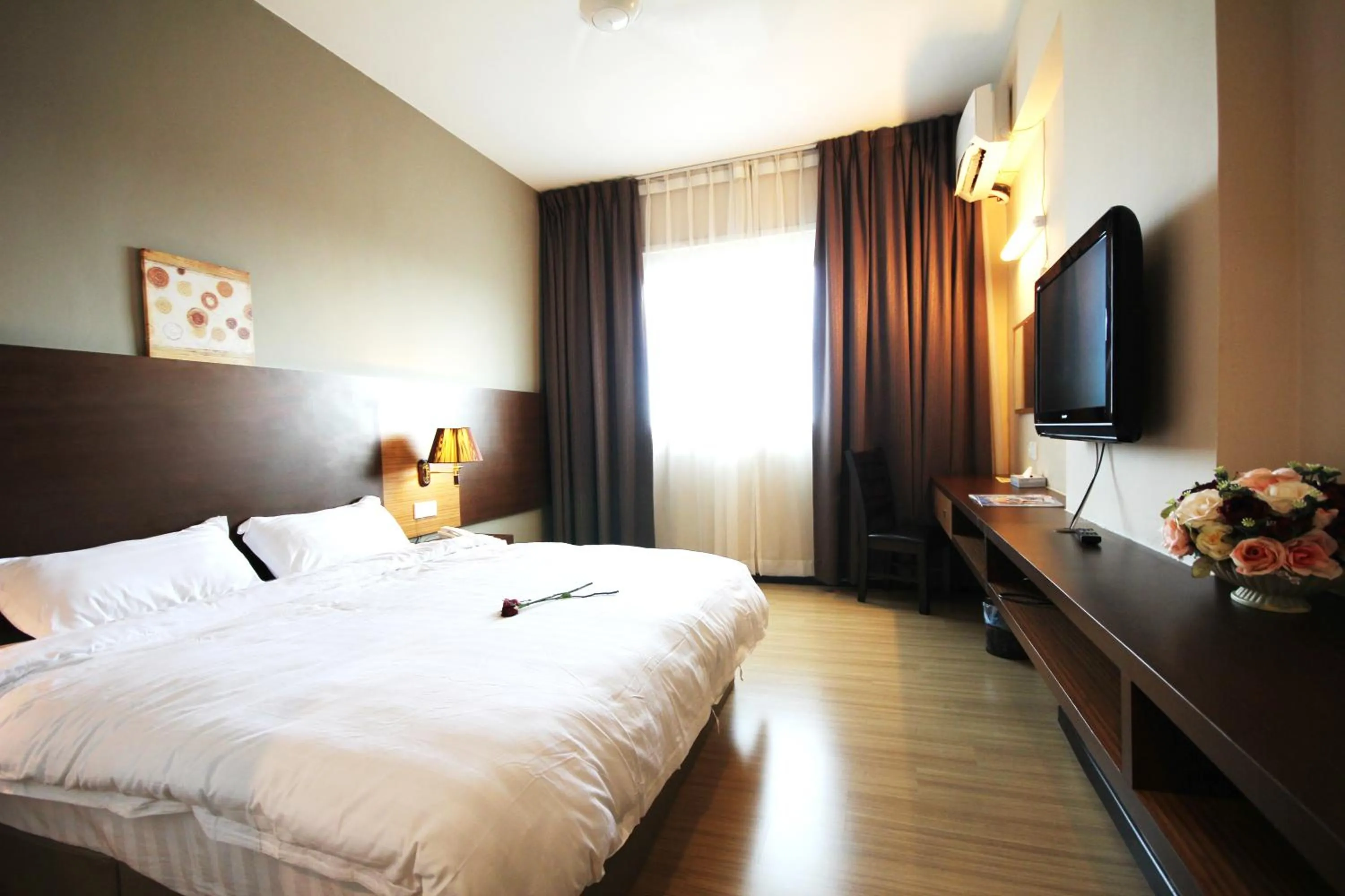 Day, Bed in Aroma Hotel